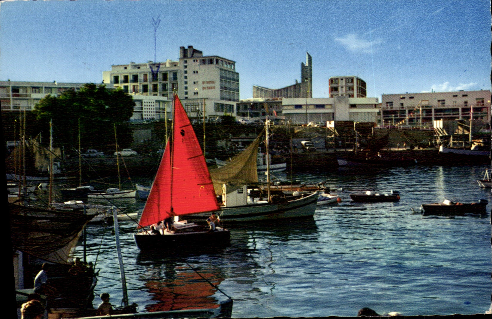 POSTAL MODERNA Royan el puerto de los barcos crepusculares