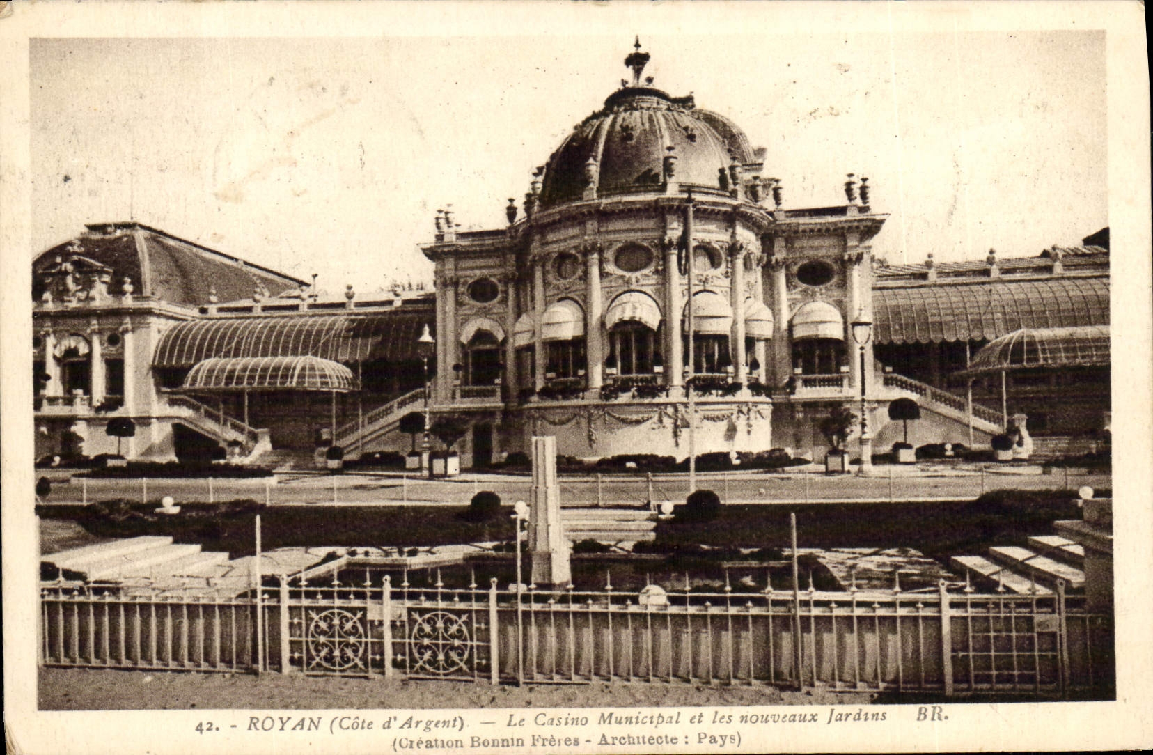 POSTAL Royan de la VENDIMIA el casino municipal y los nuevos jardines