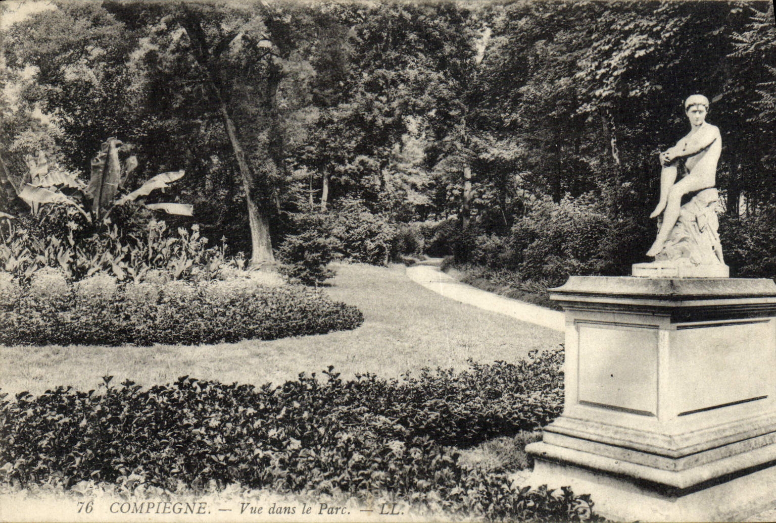 CPA Compiegne Vue Dans le Parc