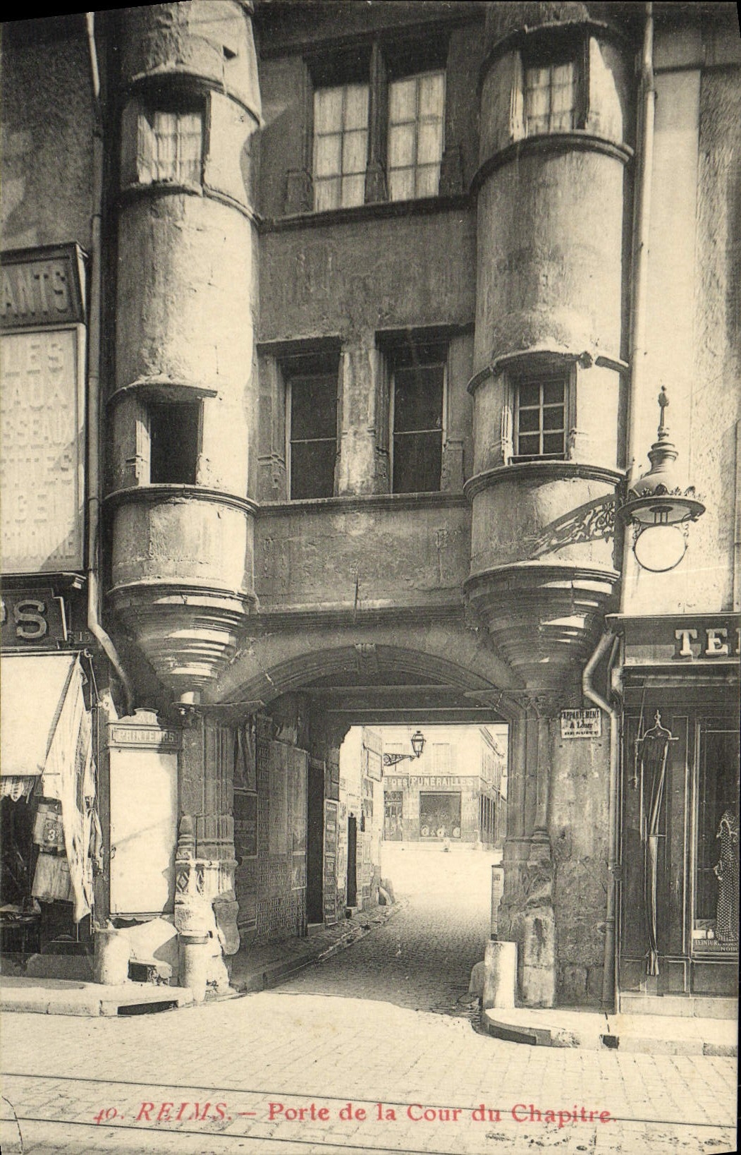 CPA Reims Porte de la Cour du Chapitre