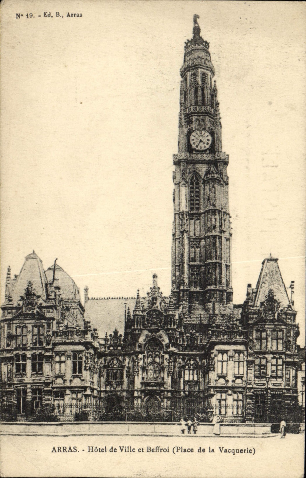 CPA Arras Hotel de Ville et beffroi Place de la Vacquerie