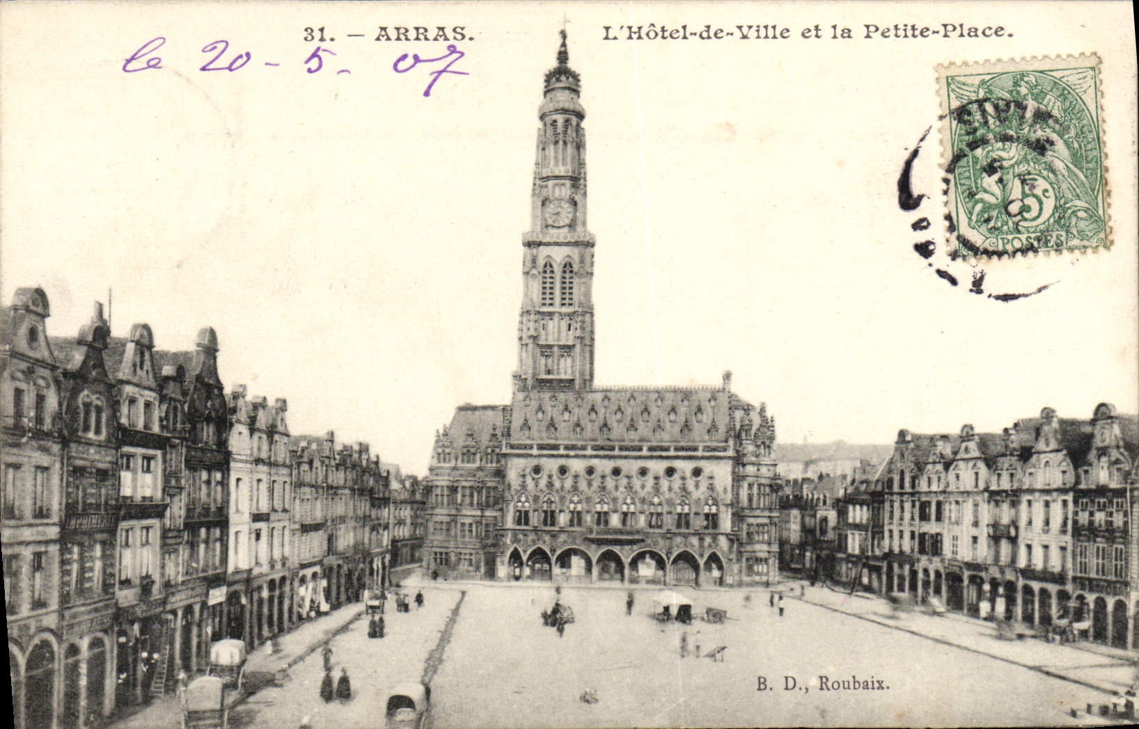 CPA Arras L'Hotel de Ville et la Petite Place