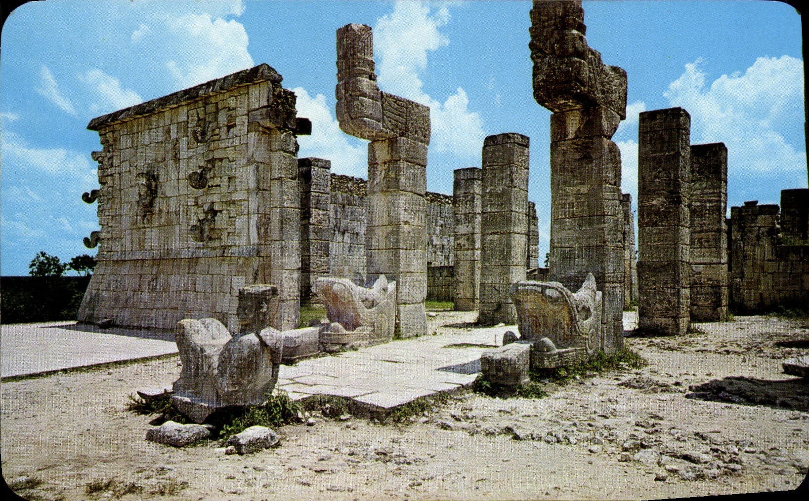 CPA Mexico El Chac Mool frente al templo de los Guerreros