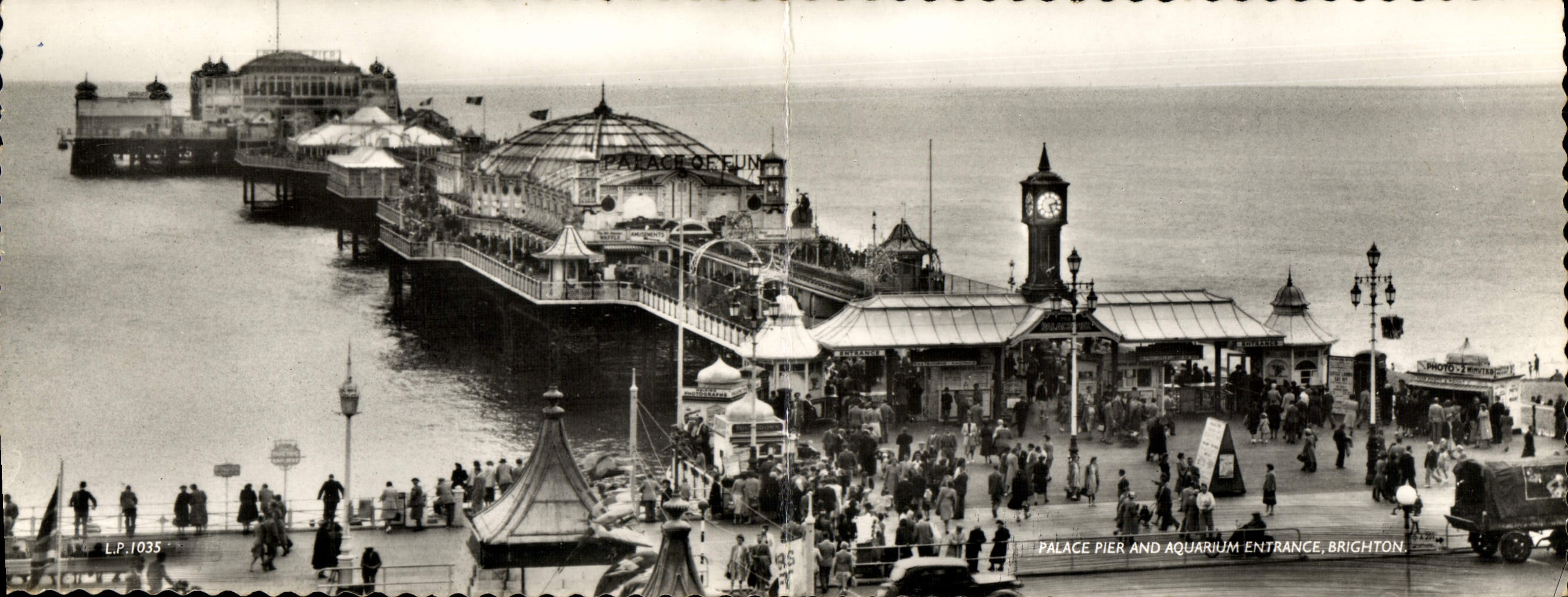 Two Part Card Brighton De luxe hotel pier and aquarium fan-in