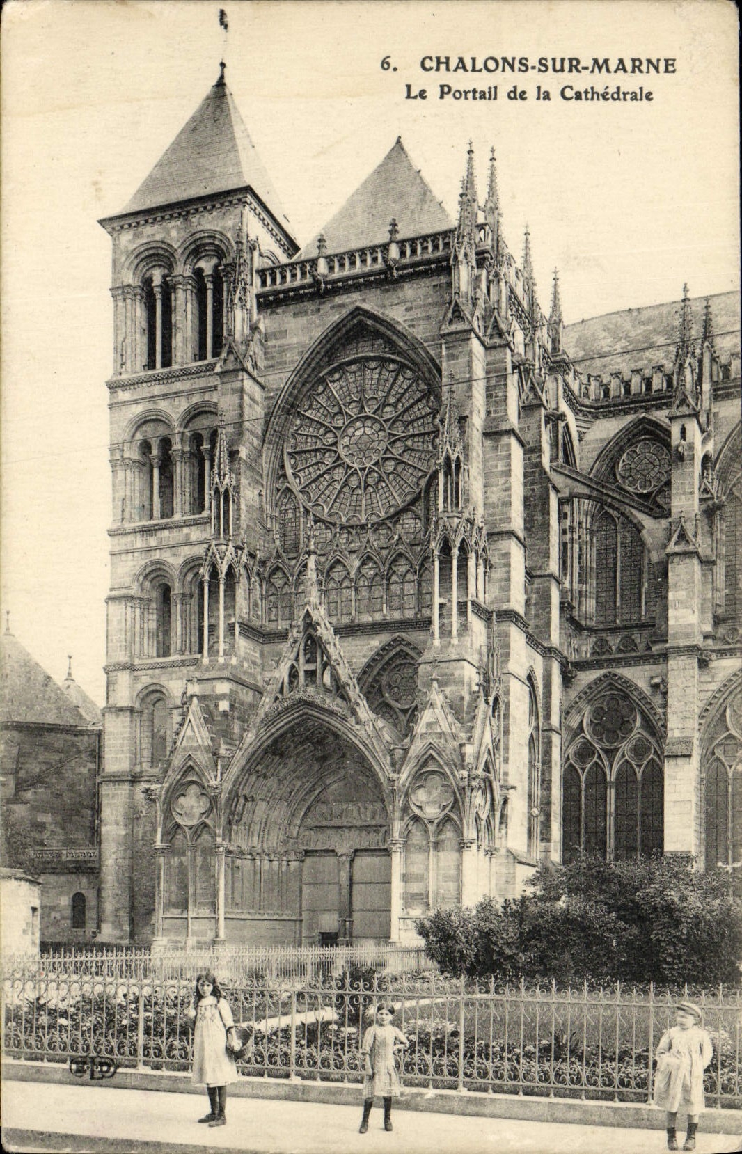 VINTAGE POSTCARD Trawl-nets On the Marne the Gate of the Cathedral
