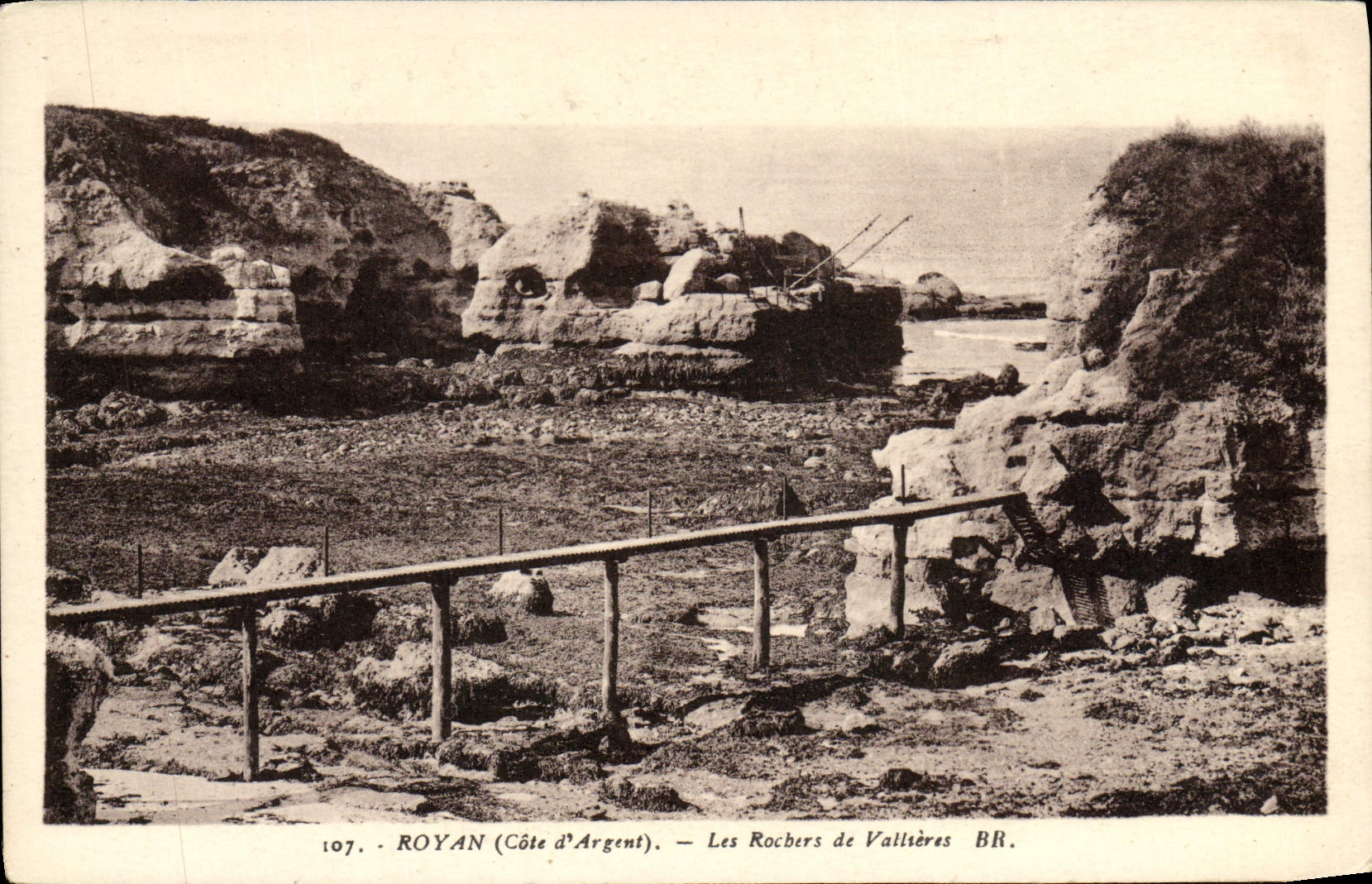 CPA Royan Les Rochers De Vallieres