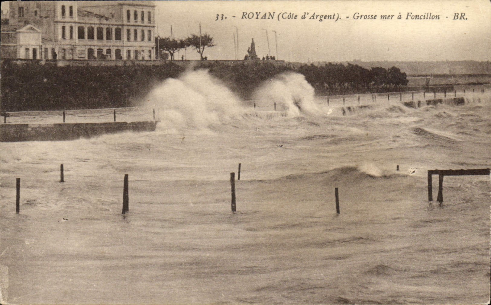 CPA Royan Grosse Mer a Foncillon