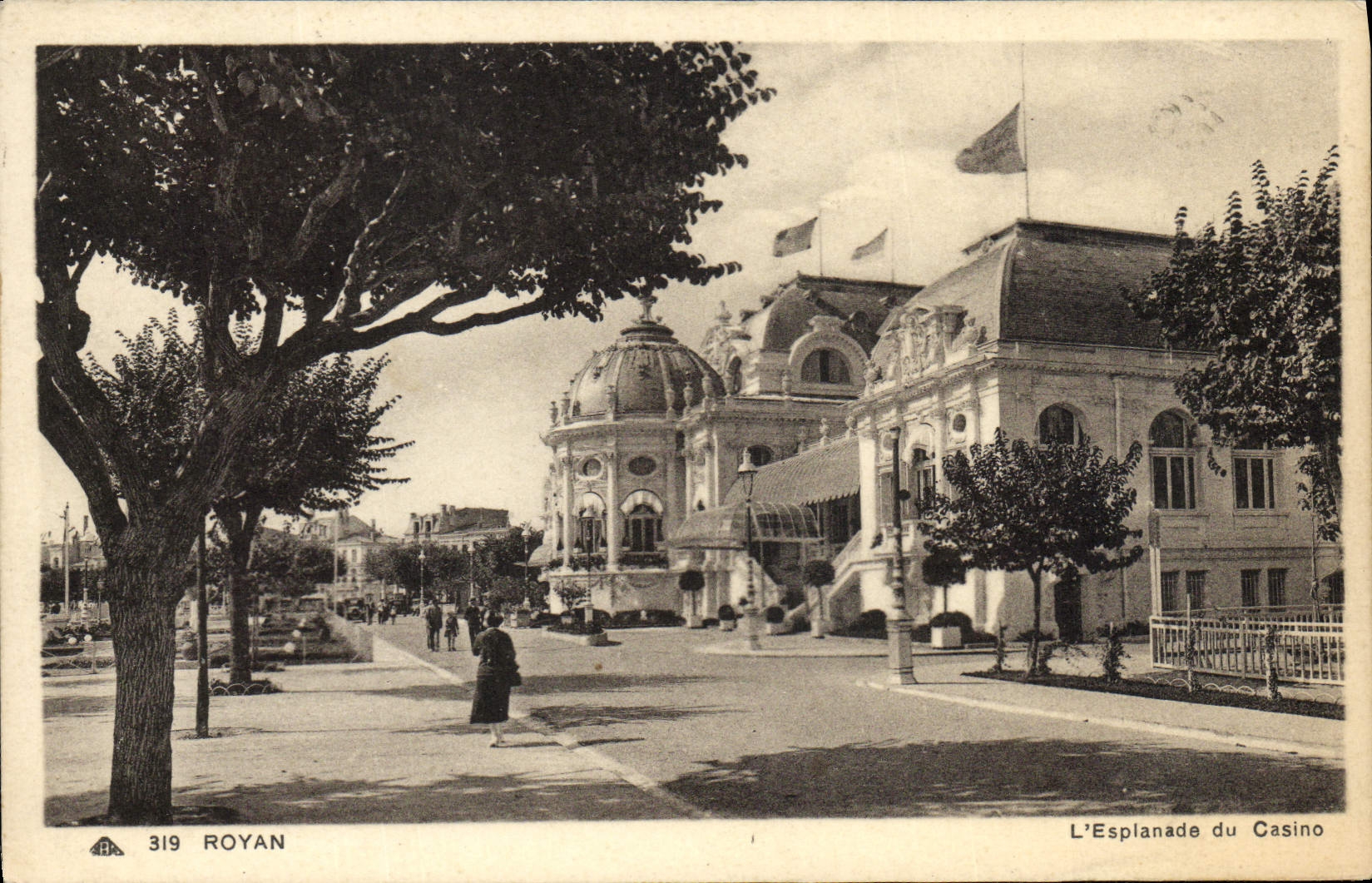 POSTAL Royan de la VENDIMIA la explanada del casino