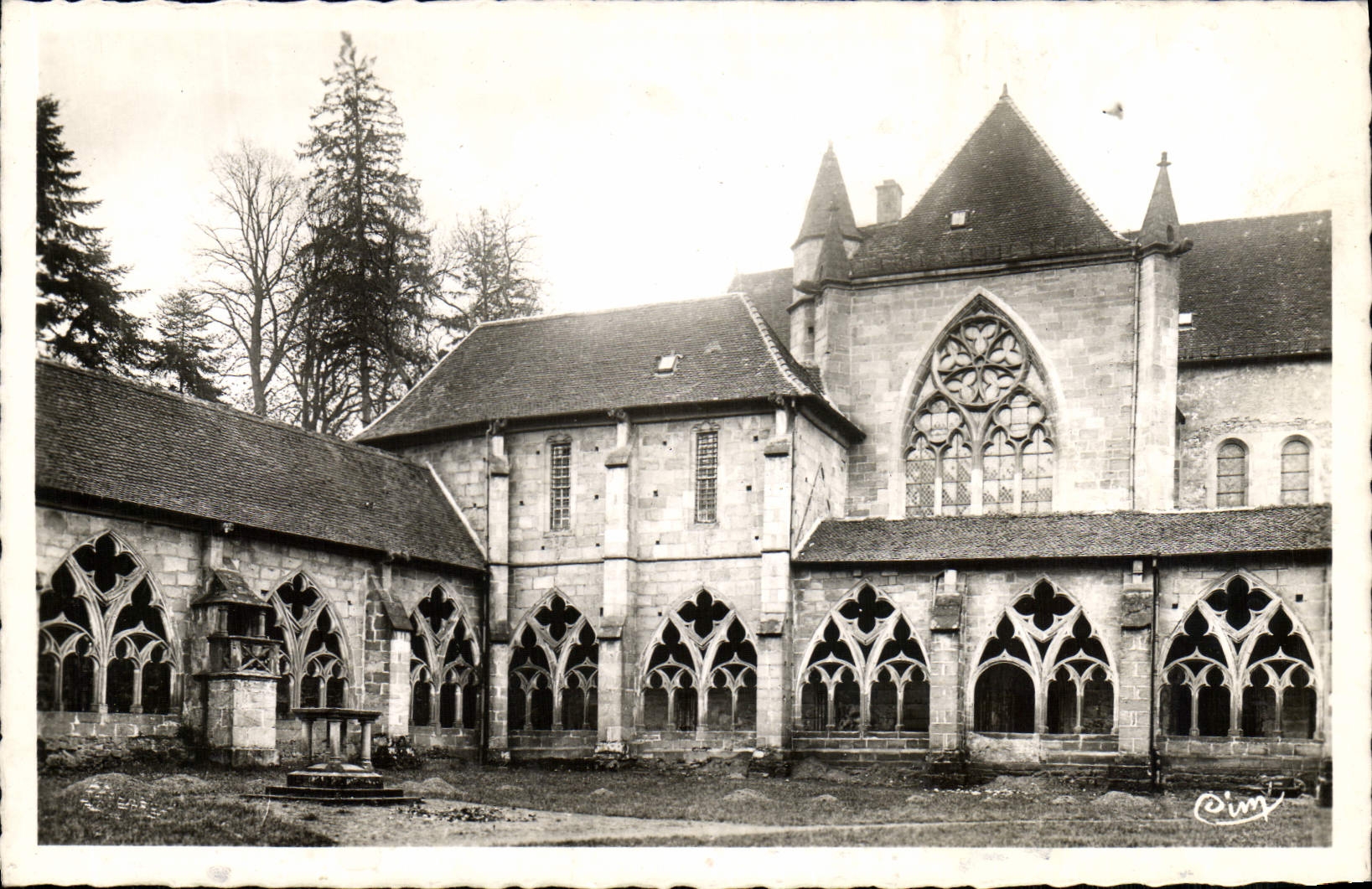 CPA Saint Die La Cour du Cloitre
