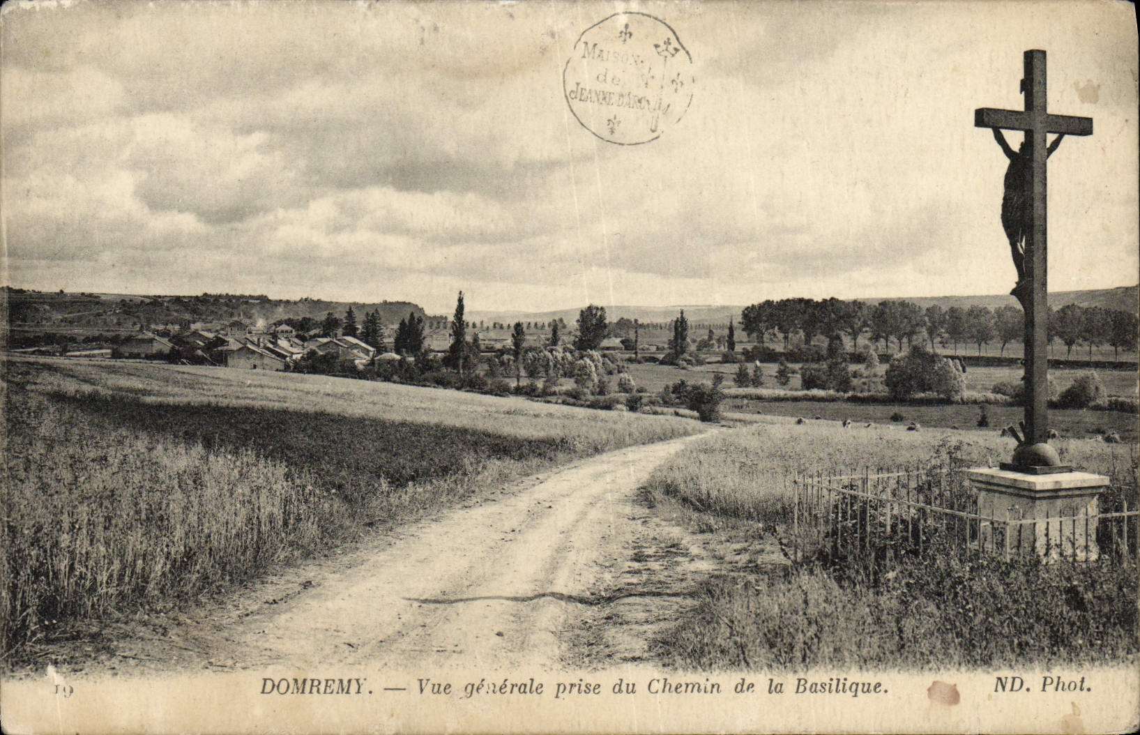 CPA Domremy Vue Generale Prise du Chemin de la Basilique