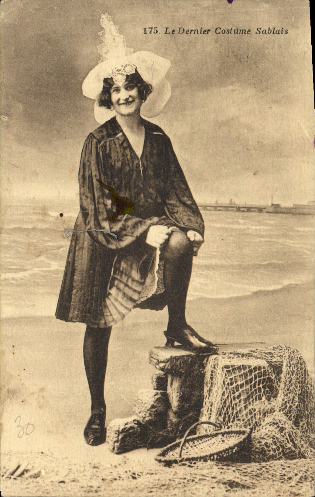 CPA Le Dernier Costume Sablais Folklore 