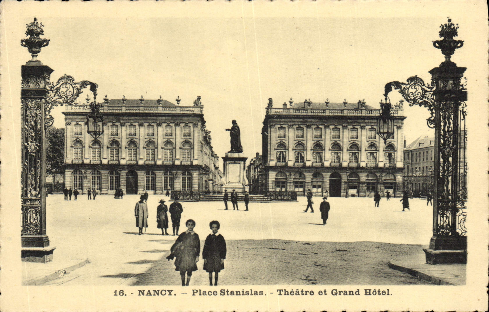 CPA Nancy Place Stanislas Theatre et Grand Hotel