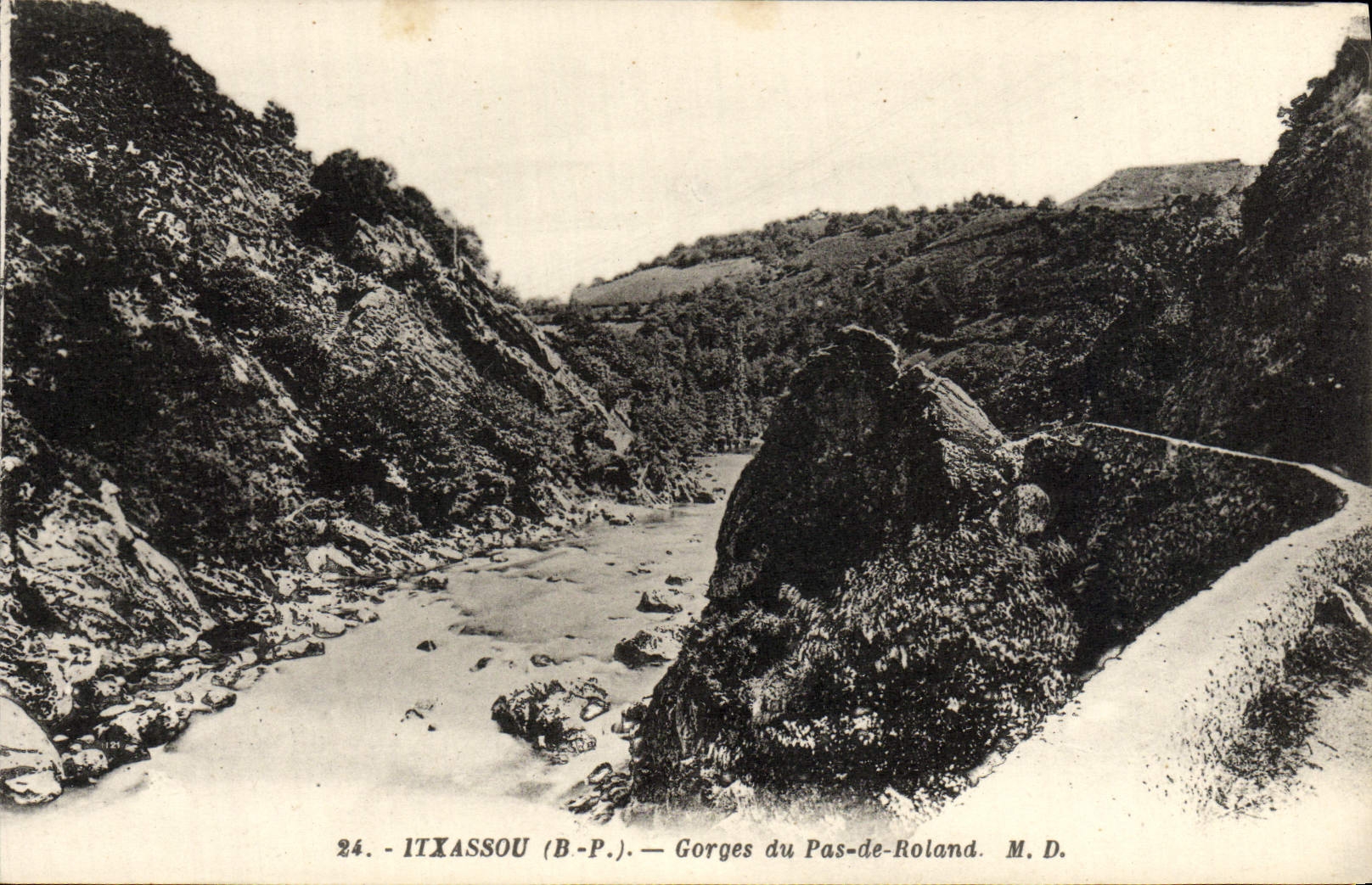 VINTAGE POSTCARD Itxassou Falls of the Step Roland