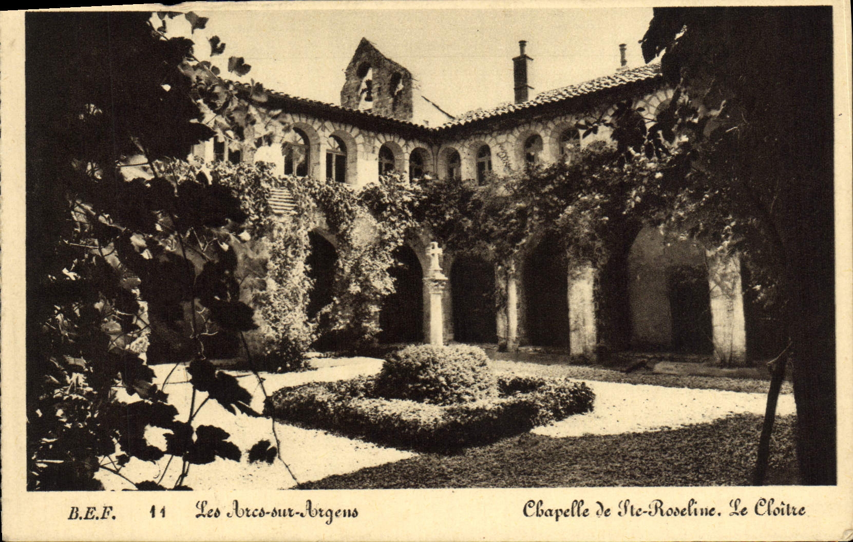 VINTAGE POSTCARD Arcs on Argens Vault of co. Roseline the cloister
