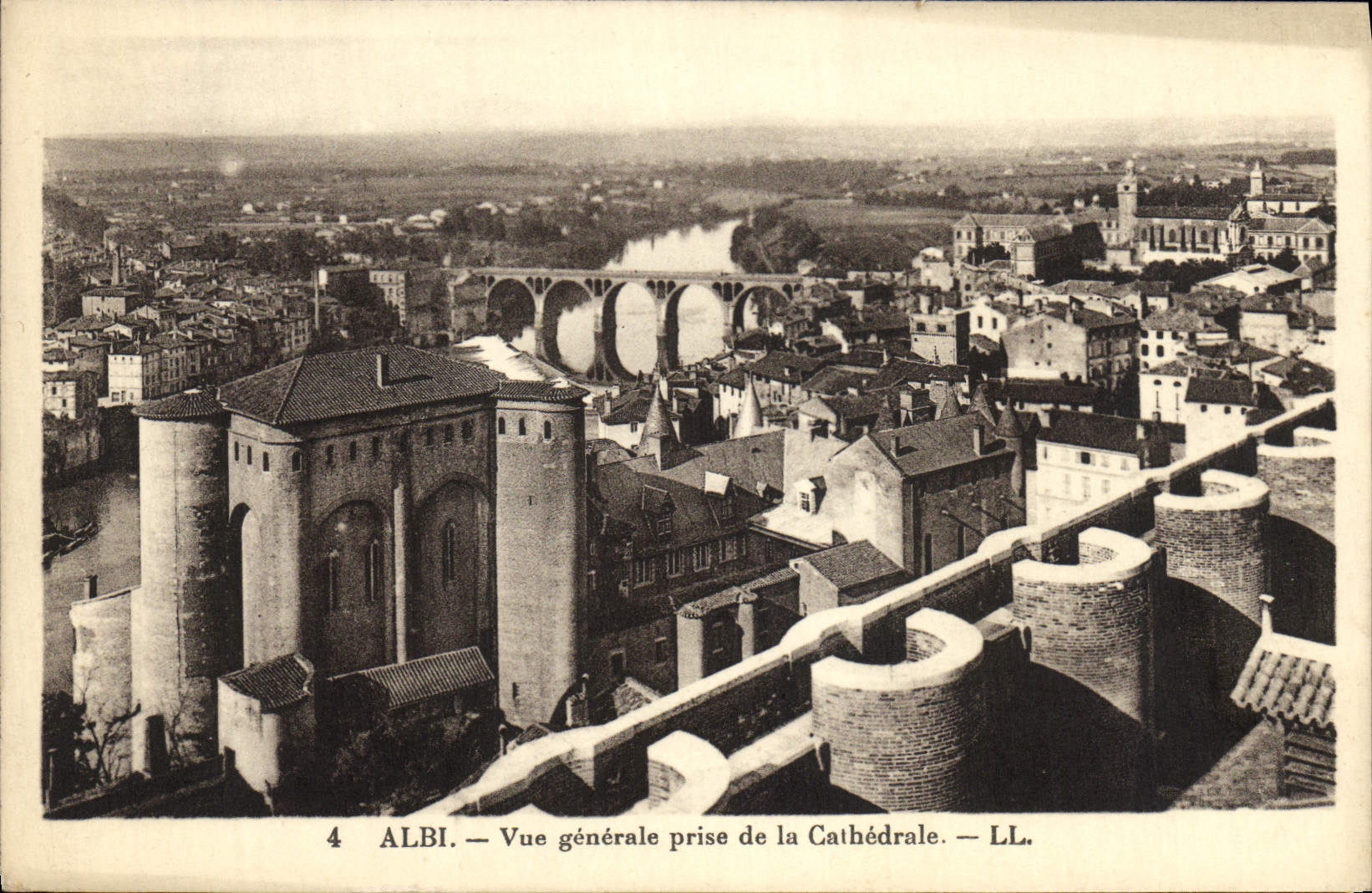 CPA Albi Vue Generale Prise de la Cathedrale