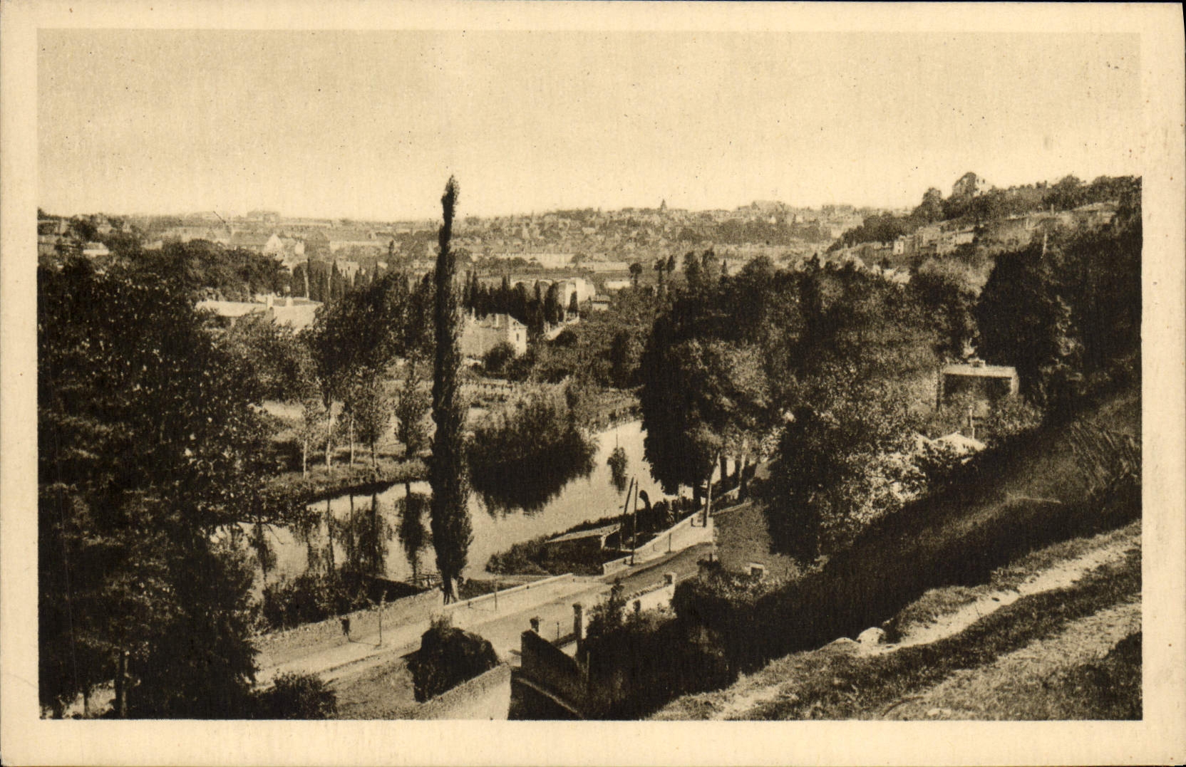 CPA Poitiers Vallee du Clain Panorama de Poitiers Vue Prise du Trait Tabouleau