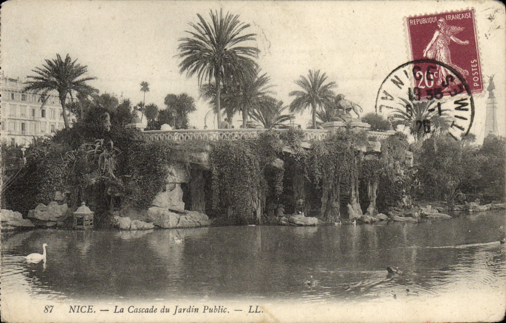 CPA Nice La Cascade du Jardin Public