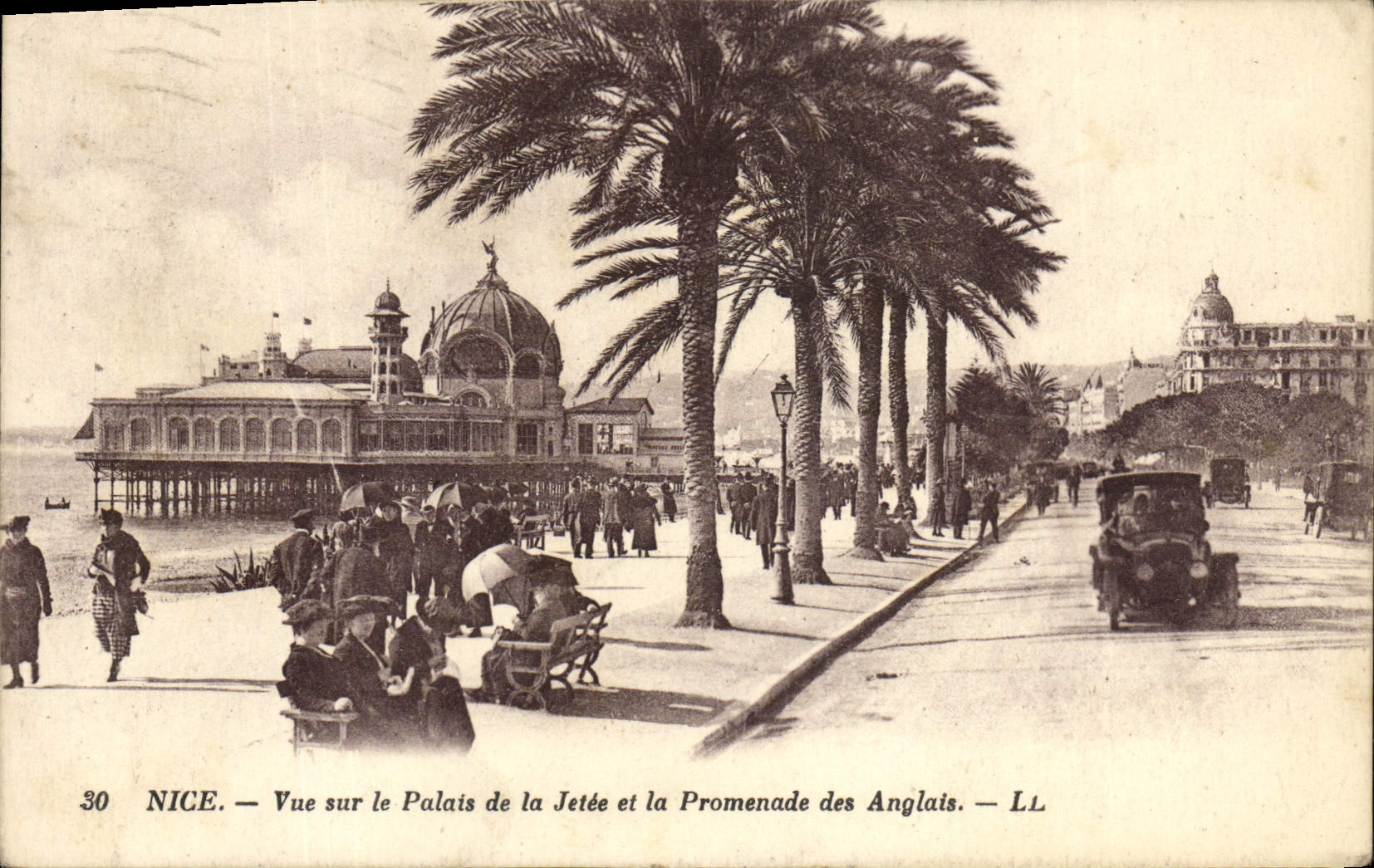 CPA Nice Vue Sur le Palais de la Jetee et la Promenade des Anglais