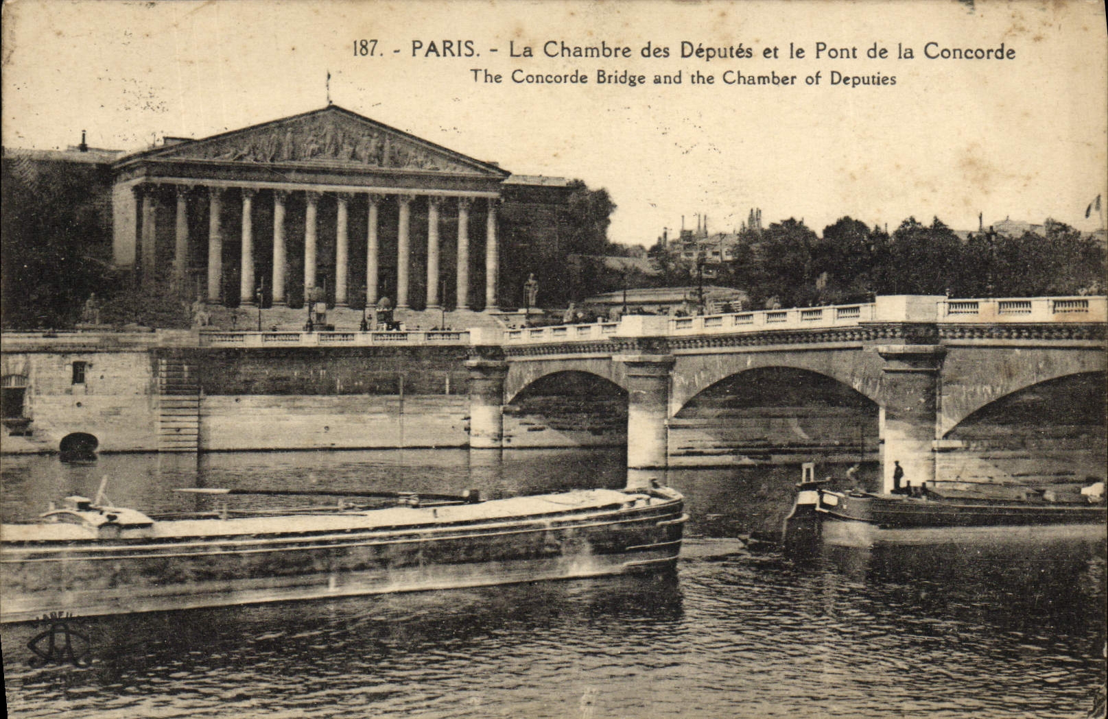 CPA Paris La Chambre des Deputes et le Pont de la Concorde Bateaux Peniche