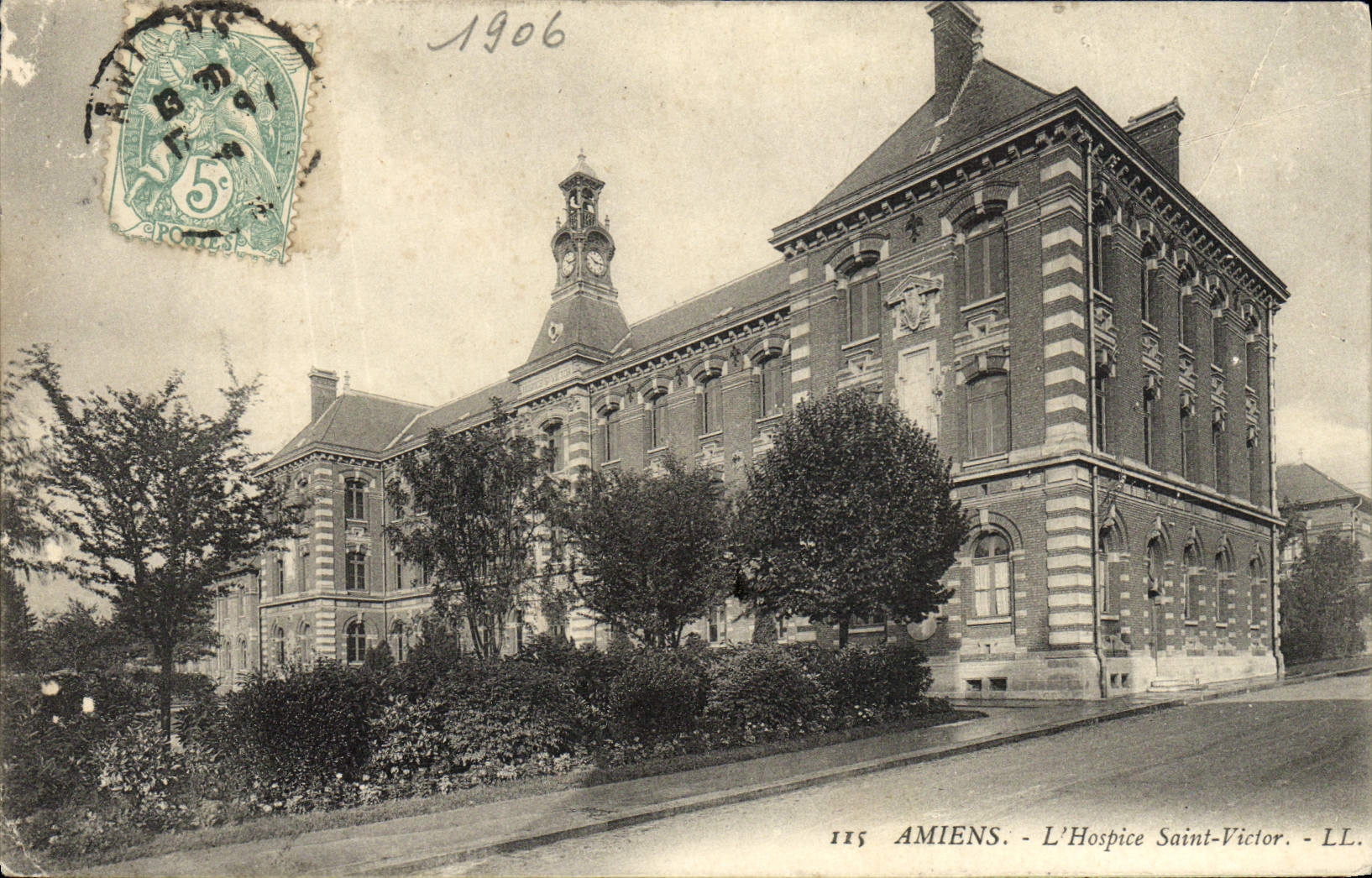 VINTAGE POSTCARD Amiens Holy Hopice Victor