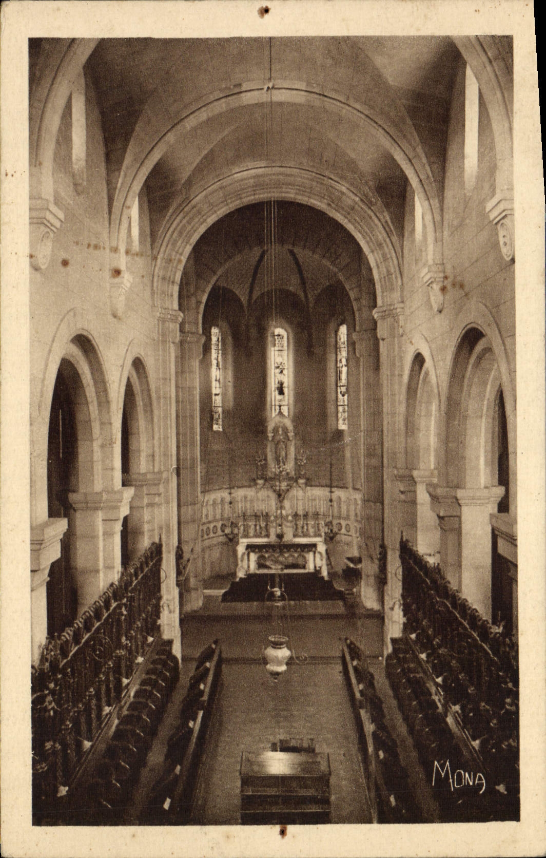 De la VENDIMIA de la POSTAL de la isla interior visto monasterio de Honorat Saint de la iglesia de la abadía