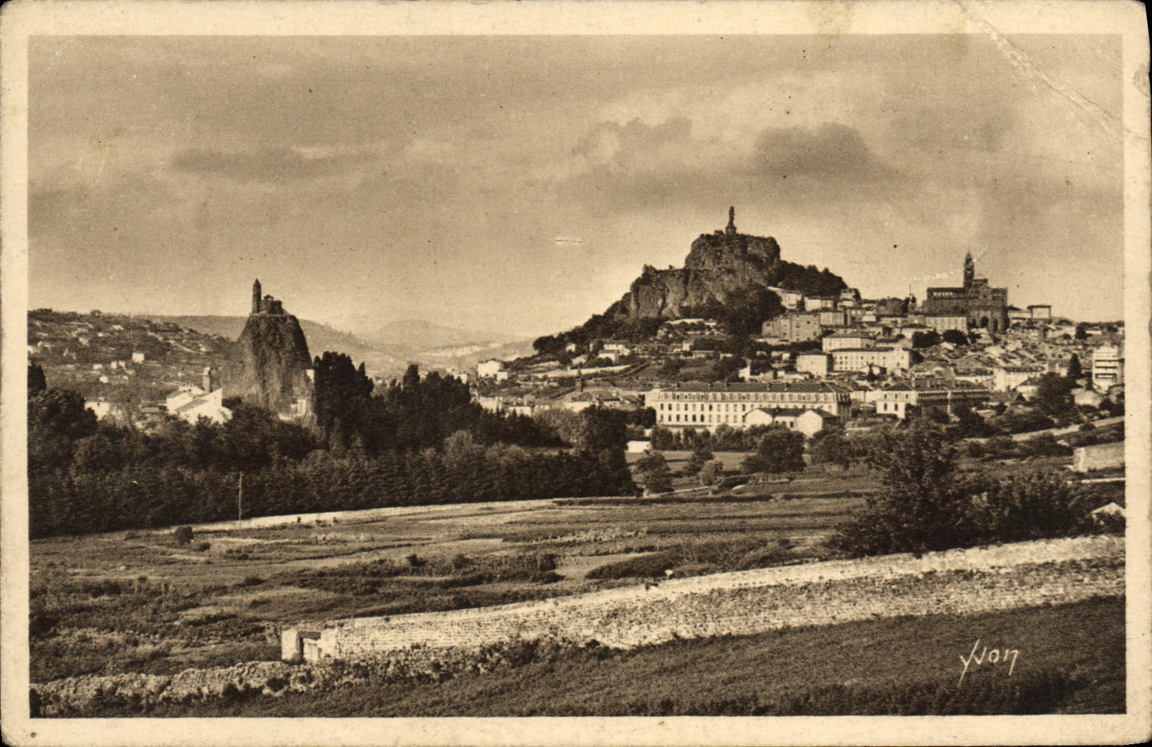 CPA Le Puy Les Rochers Corneille et St Michel d'Aiguilhe