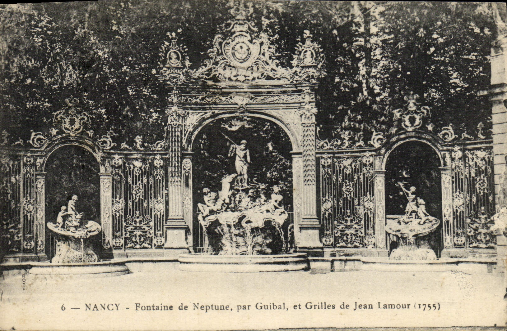 CPA Nancy Fontaine de Neptune Par Guibal et grilles de Jean Lamour