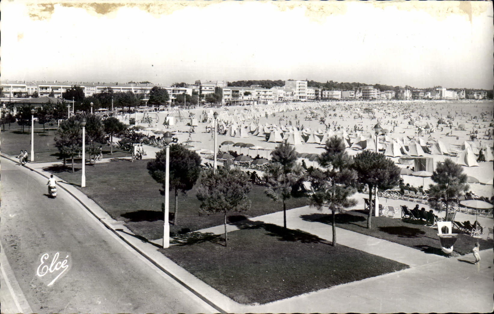 POSTAL MODERNA jardines de Royan de la playa