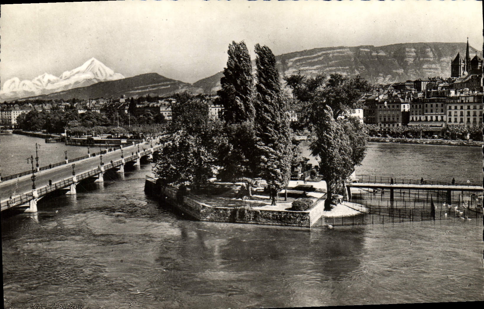 CPM Geneve Ile JJ Rousseau et Mt Blanc