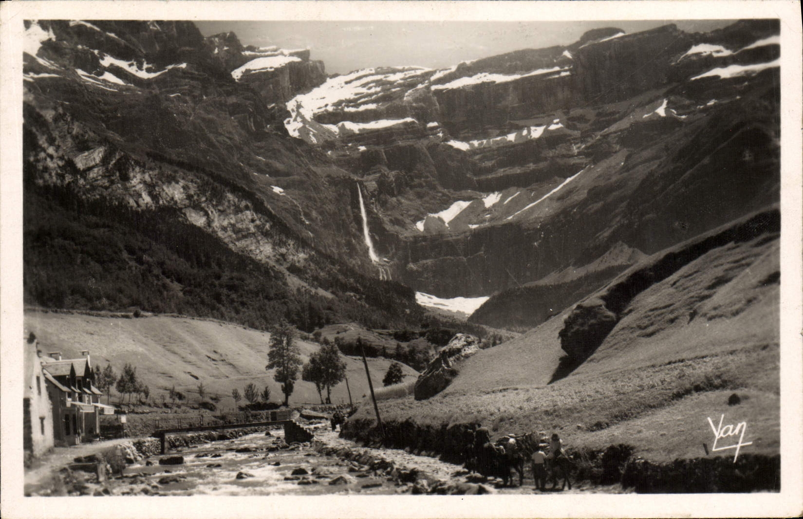 CPM Gavarnie La Chaumiere et le cirque