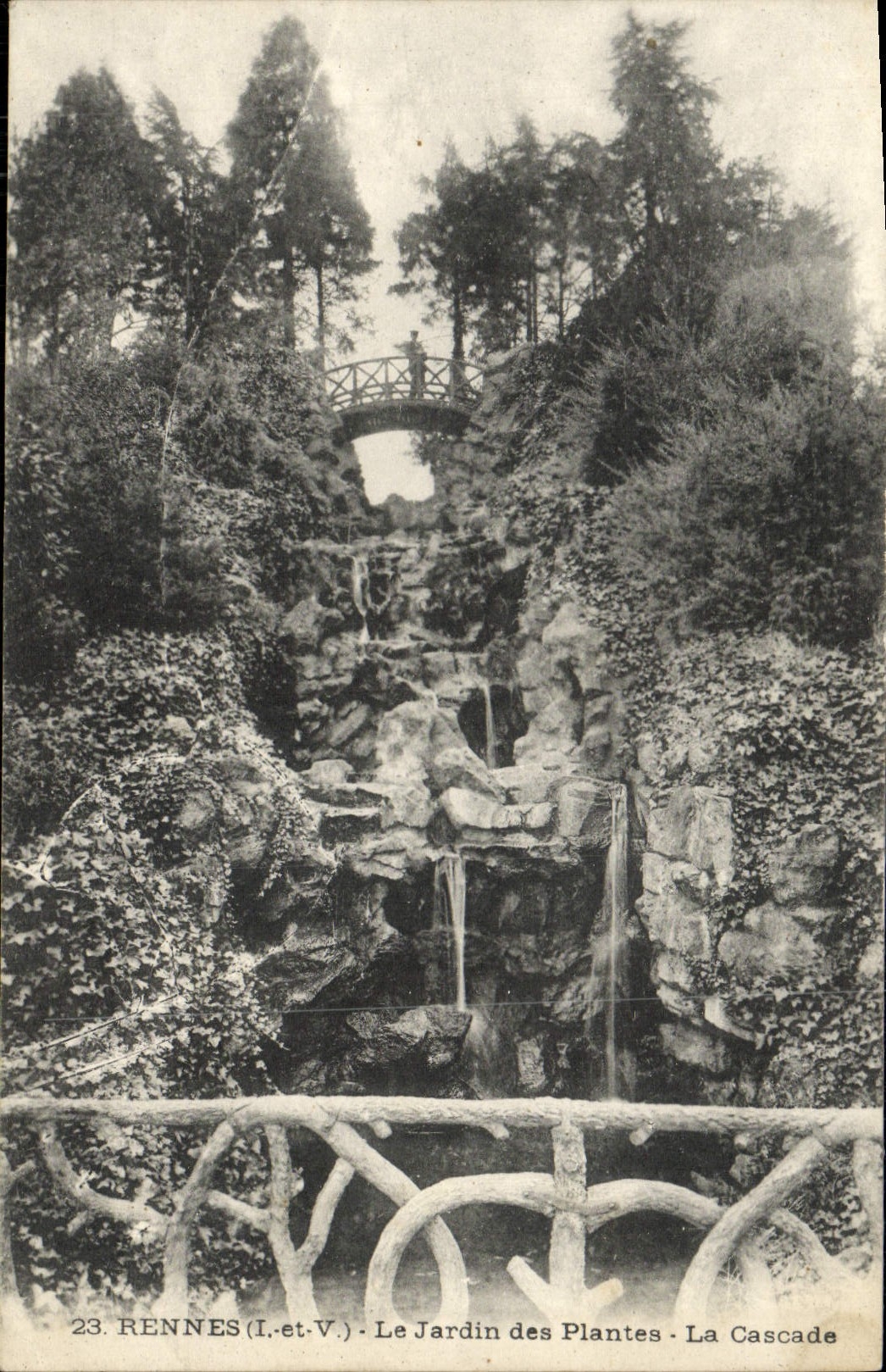 CPA Rennes Le Jardin des Plantes La Cascade