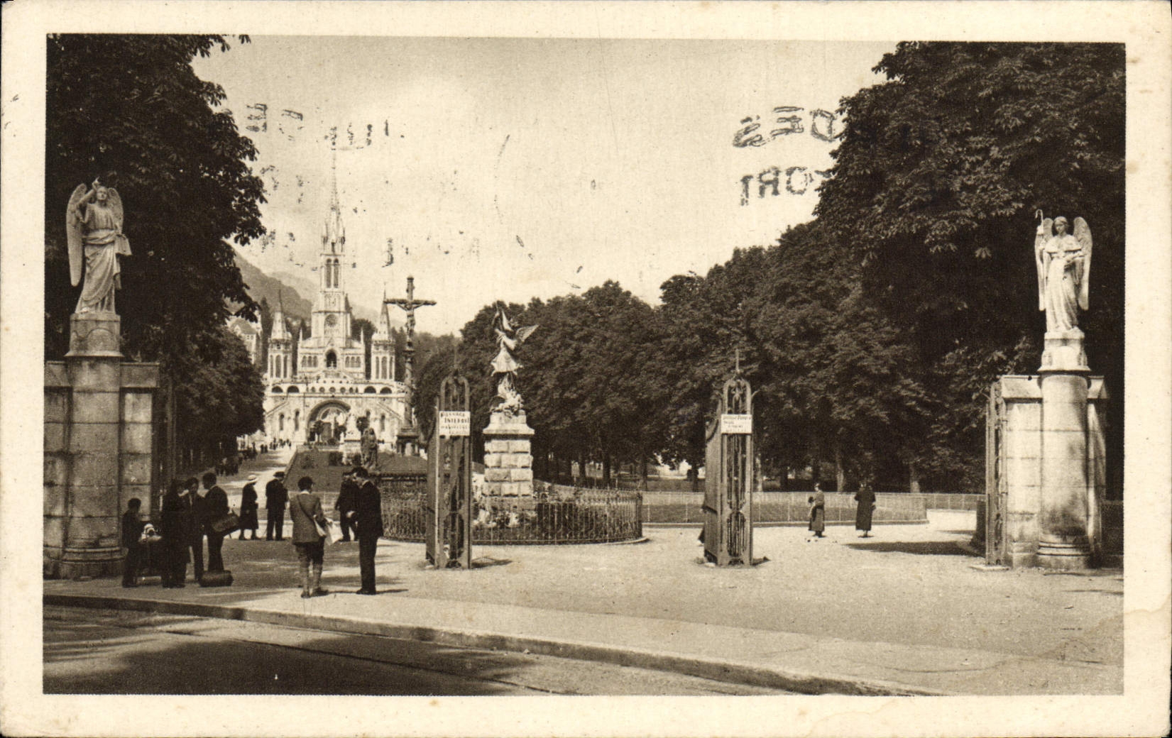 VINTAGE POSTCARD Heavy Entry of Esplande