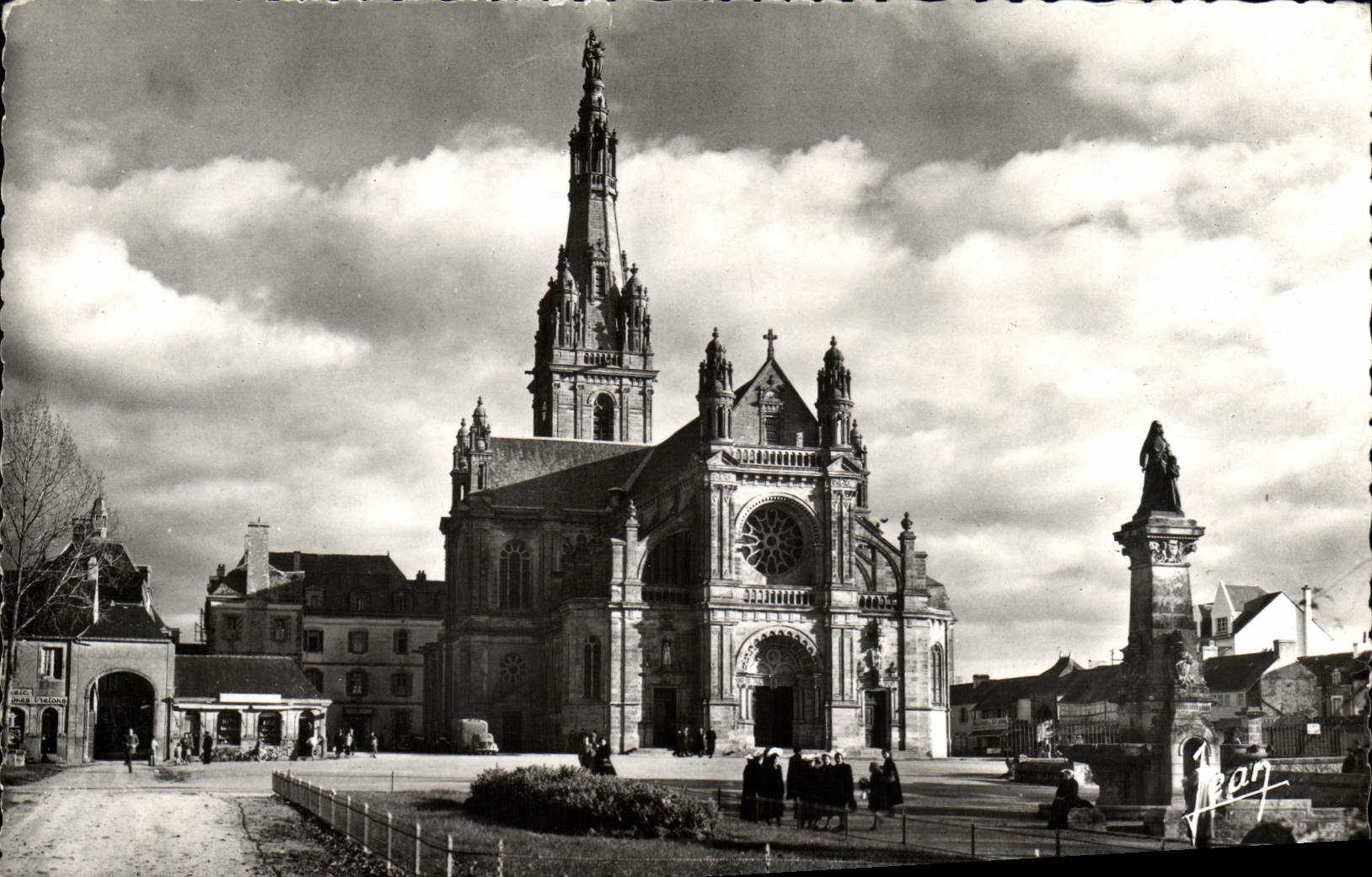 POSTAL MODERNA co. Anne D Auray Basilque y Fontaine Miracuieuse