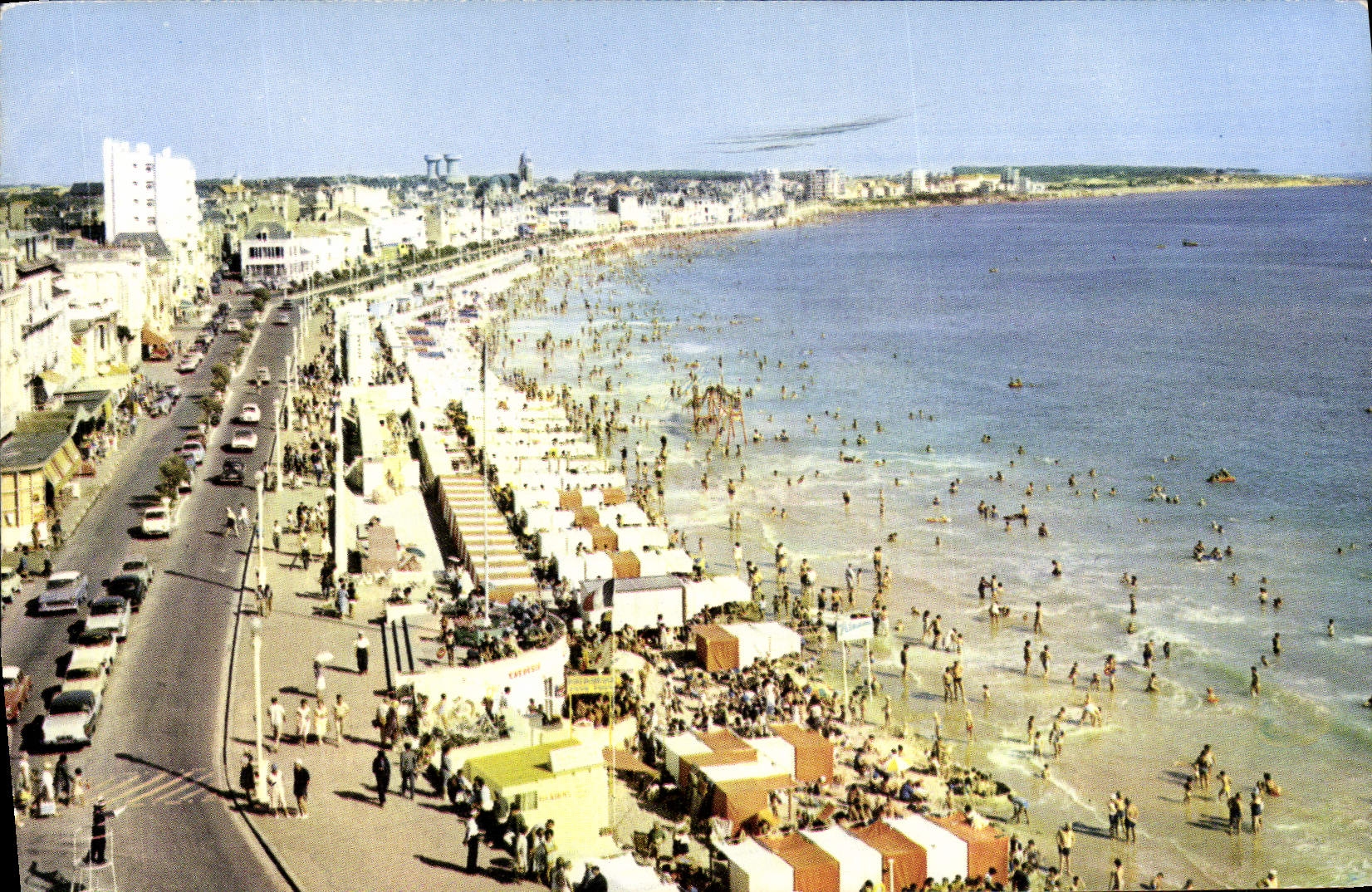 CPM Les Sables D'Olonne Le Rembai Et La Plage