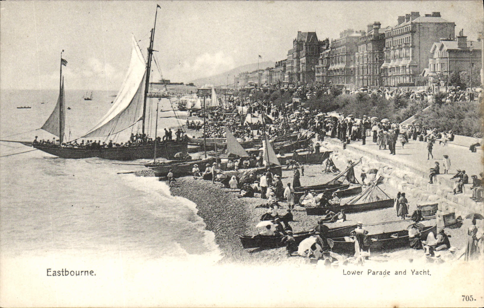 CPA Eastbourne Lower Parade And Yacht Bateaux