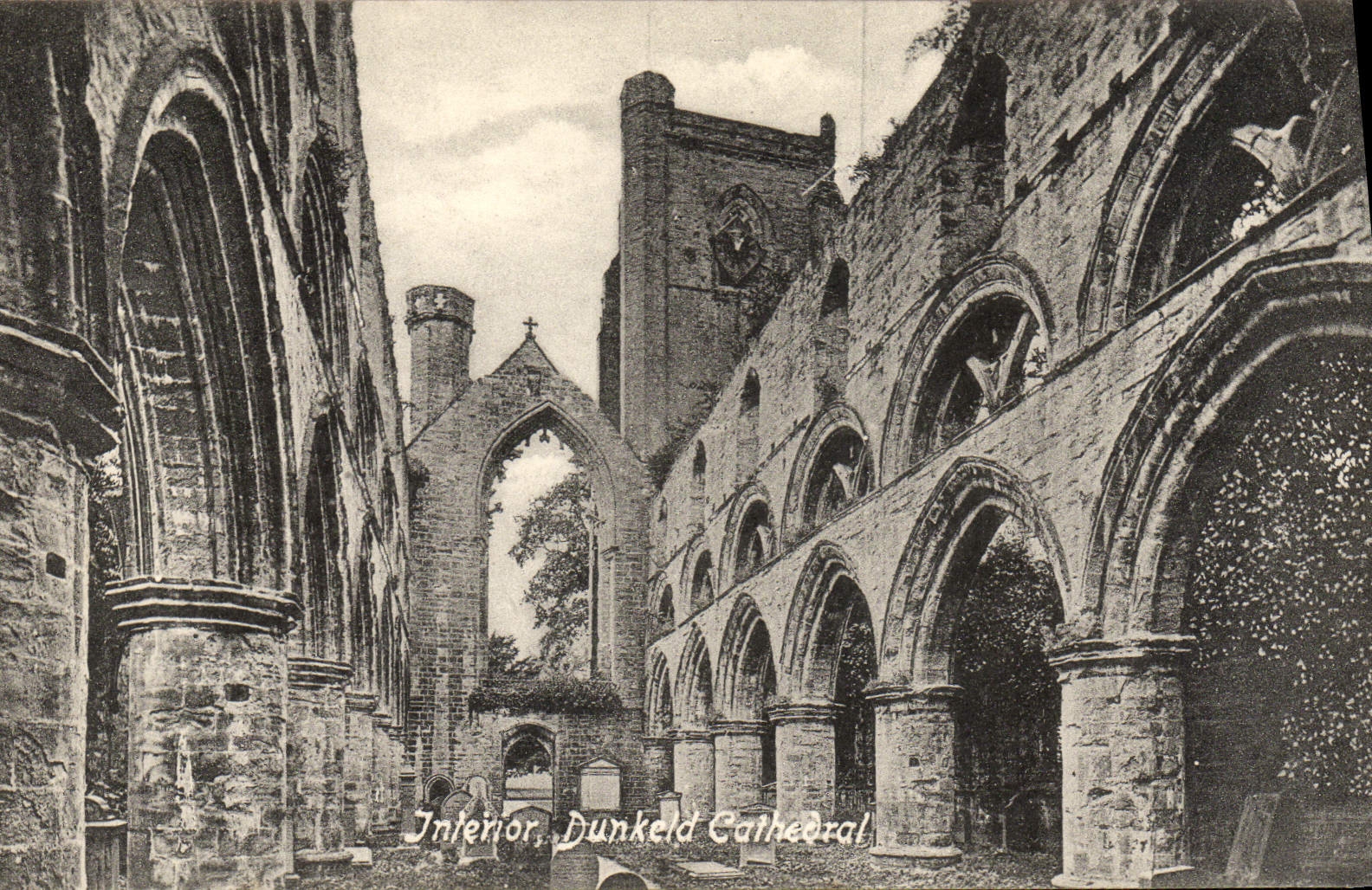 VINTAGE POSTCARD Interior Dunkeld Cathedral