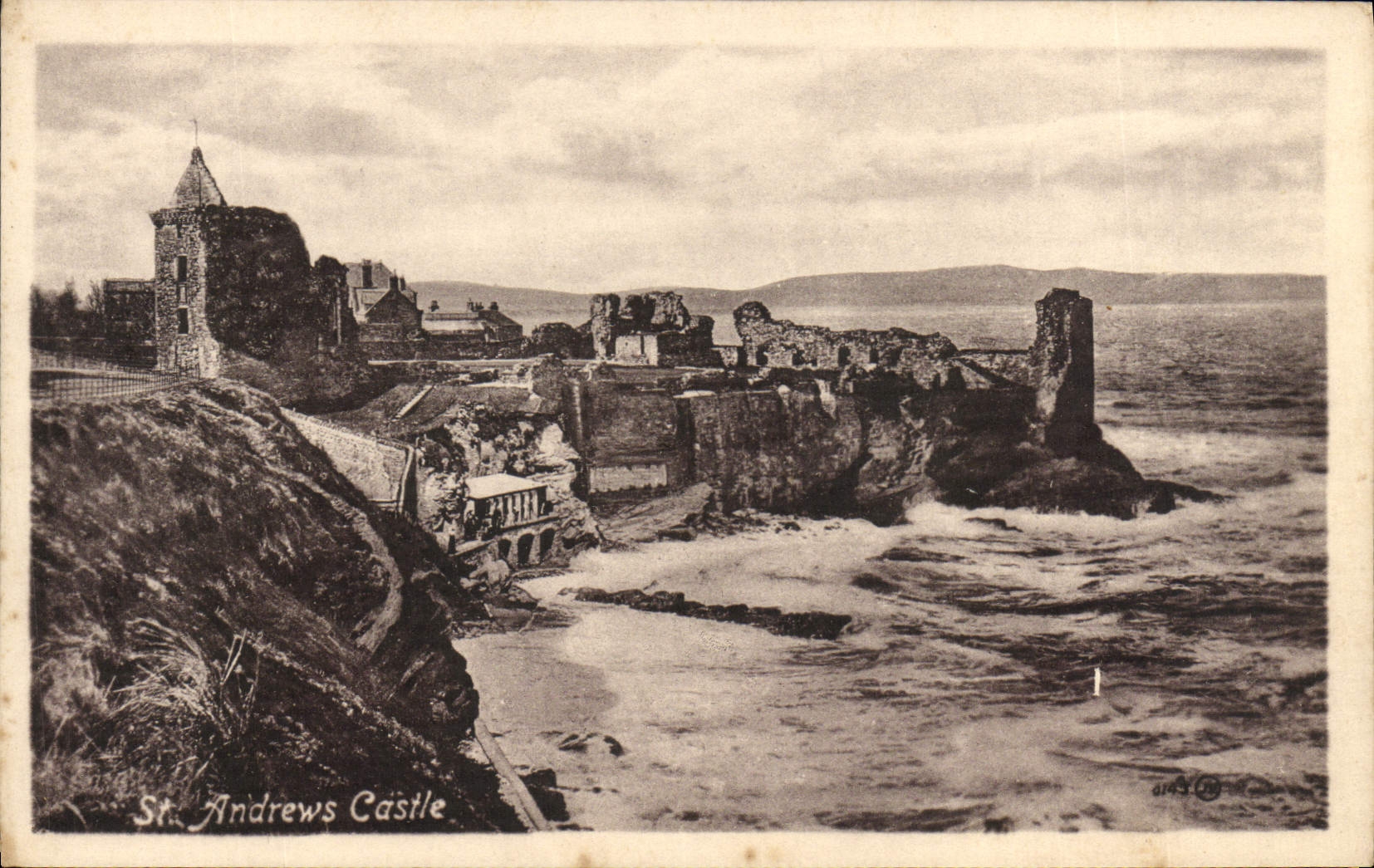 VINTAGE POSTCARD St Andrews Castle