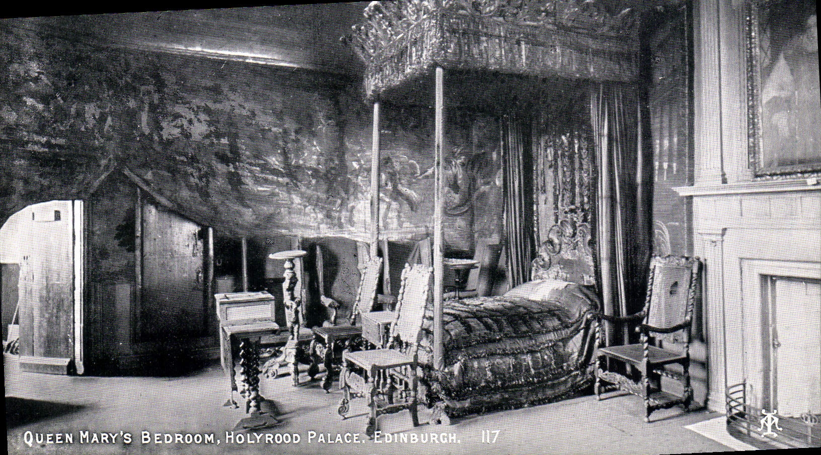 VINTAGE POSTCARD Queen Mary' S Bedroom Holyrood Edinburgh De luxe hotel