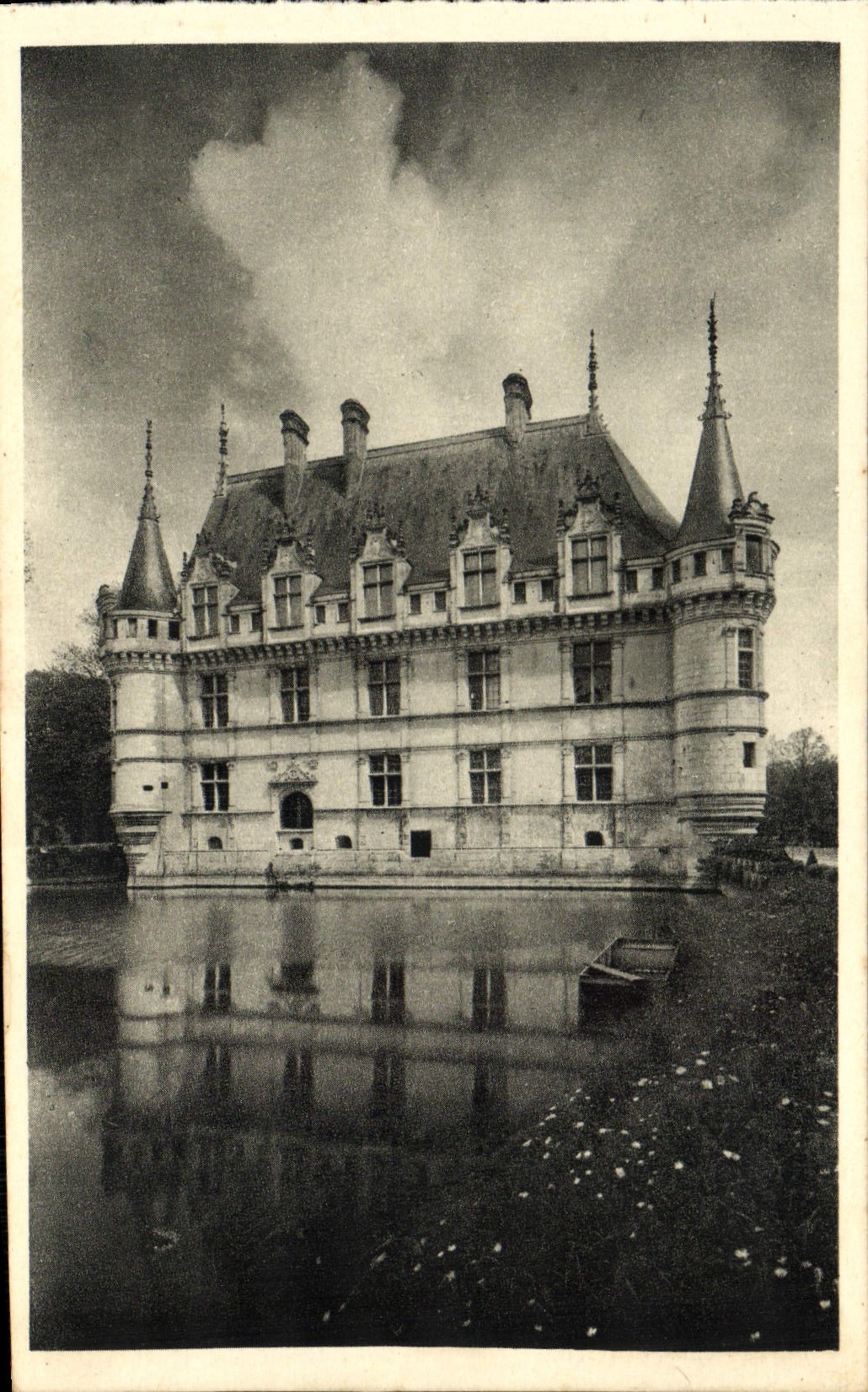 VINTAGE POSTCARD Castle D' Azay the Curtain Western Face the Fish pond
