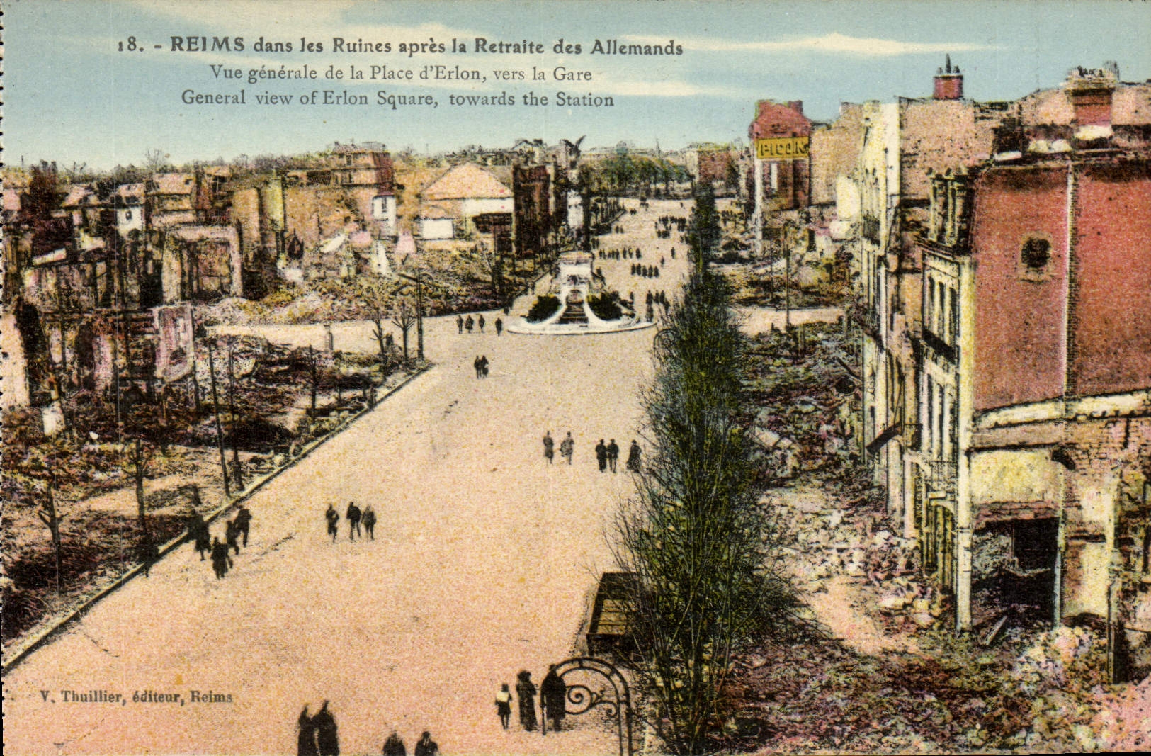 CPA Reims Dans Les Ruines Apres La Retraite Des Allemandes Vue Generale De La Place d'Erlon Vers La Gare Militaria