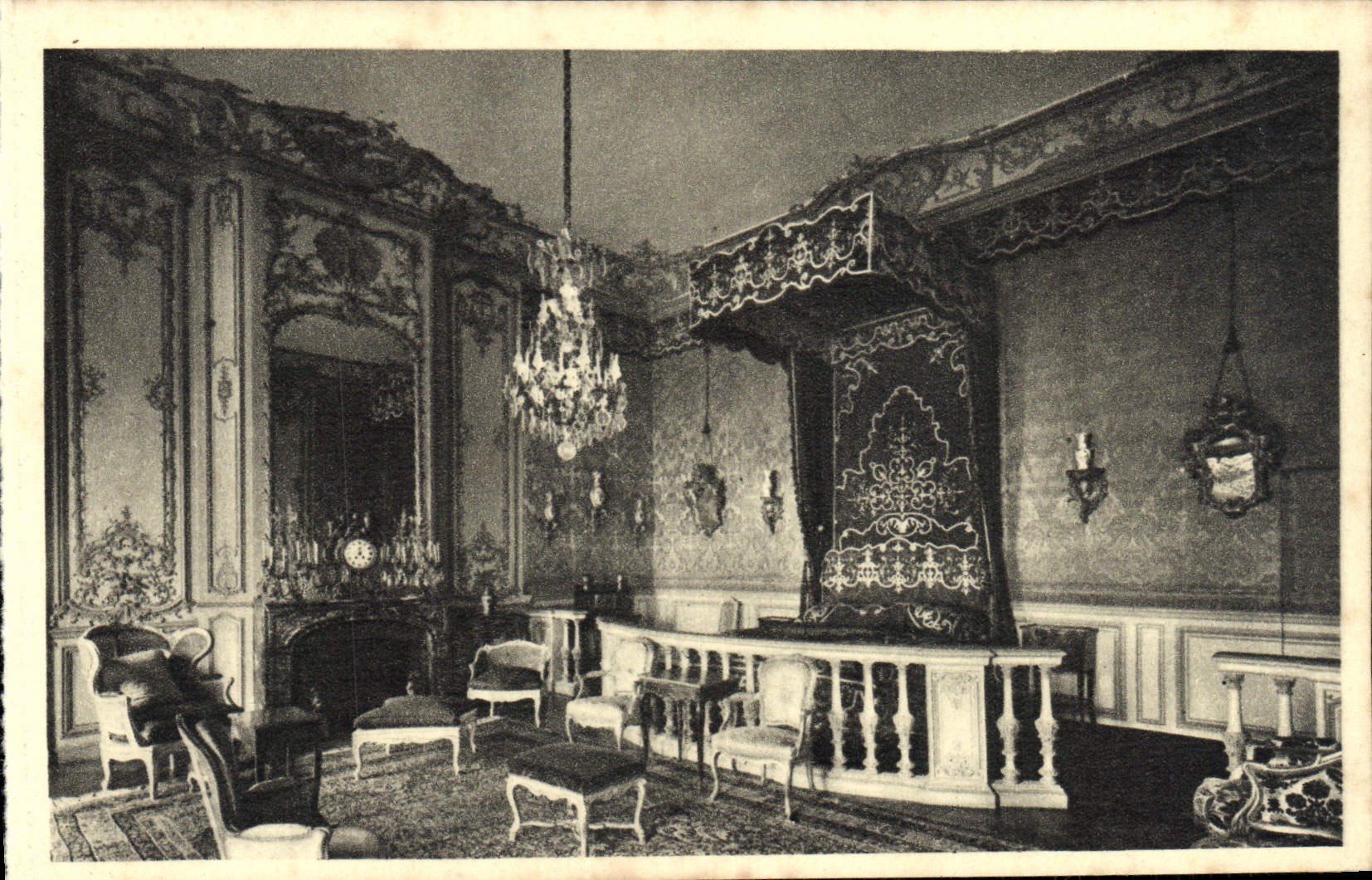 VINTAGE POSTCARD Castle Of Fields the Room Of Parade