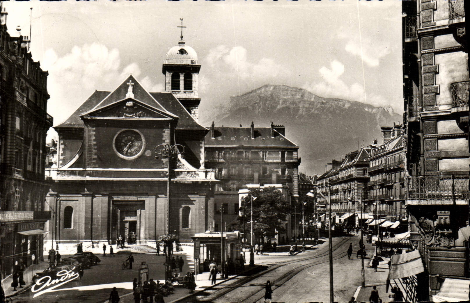 POSTAL MODERNA Grenoble la calle Poulat y la iglesia St. Louis