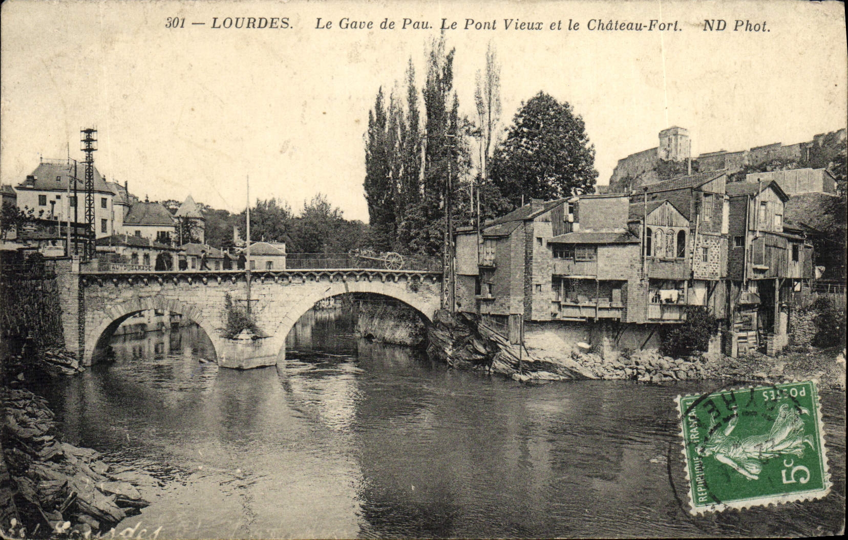 VINTAGE POSTCARD Heavy Gave OF Pau the Old Bridge And the Strong Castle