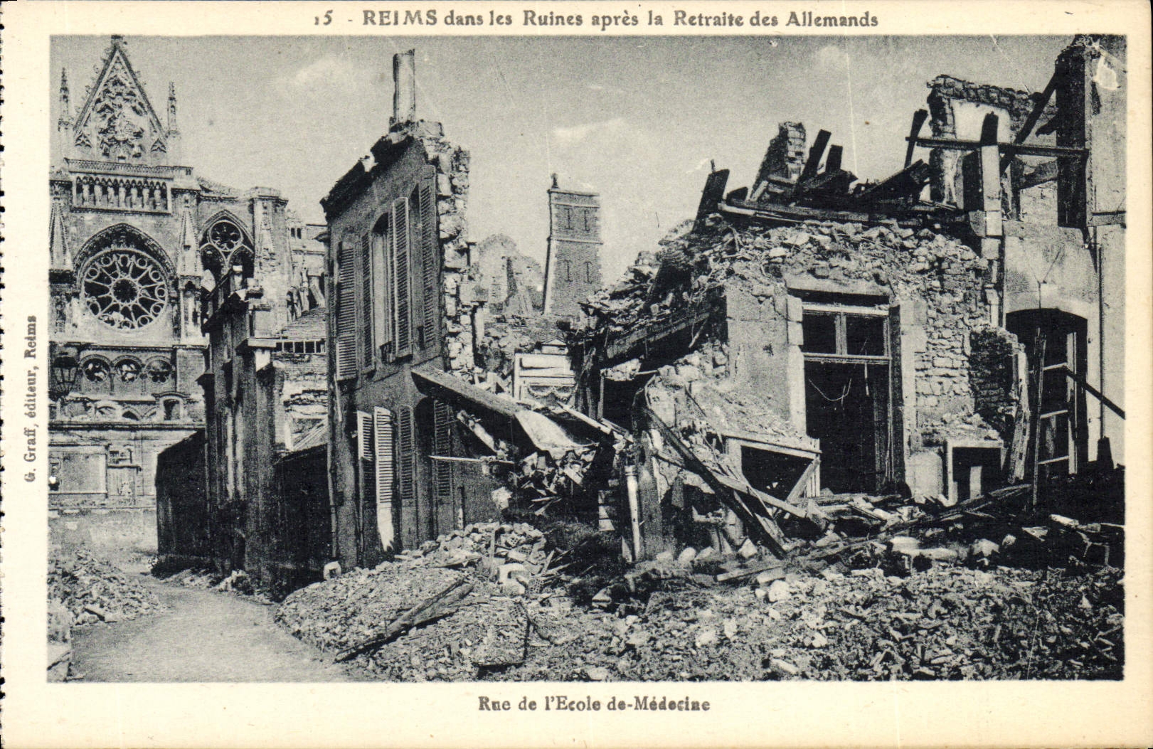 CPA Reims Dans Les Ruines Apres La Retraite Des Allemands Rue De l'Ecole De Medecine Militaria