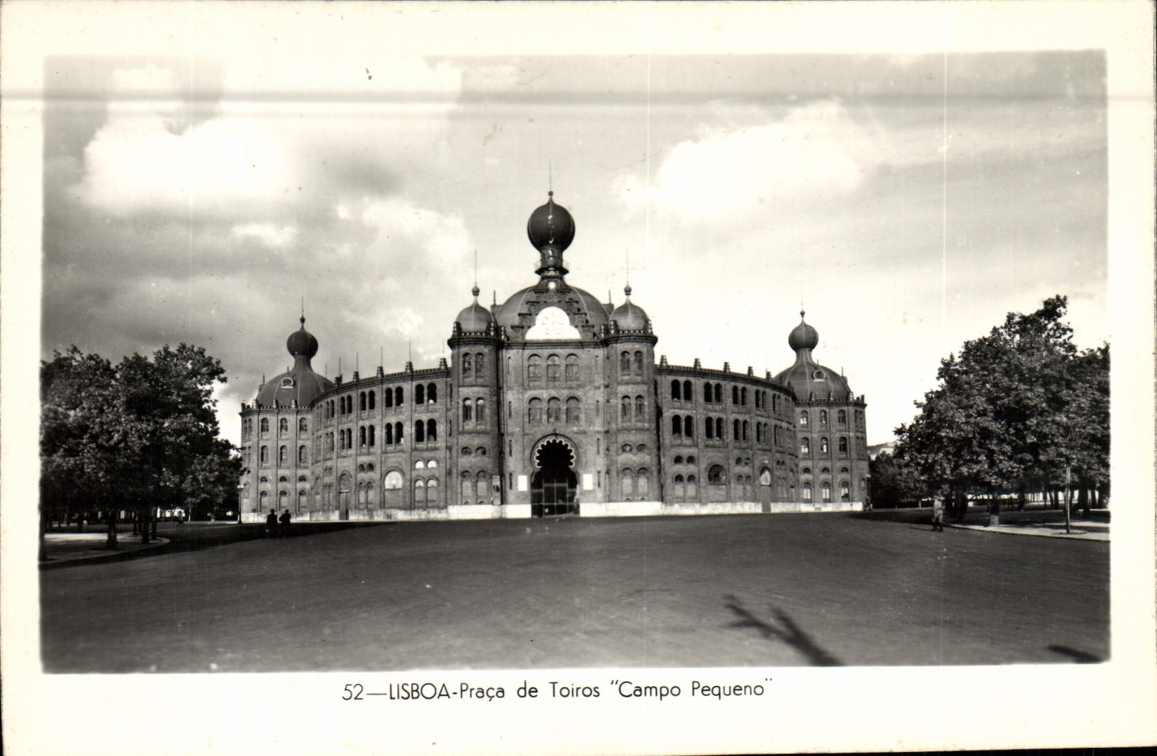 VINTAGE POSTCARD Lisboa Praca De Toiros Campo Pequeno