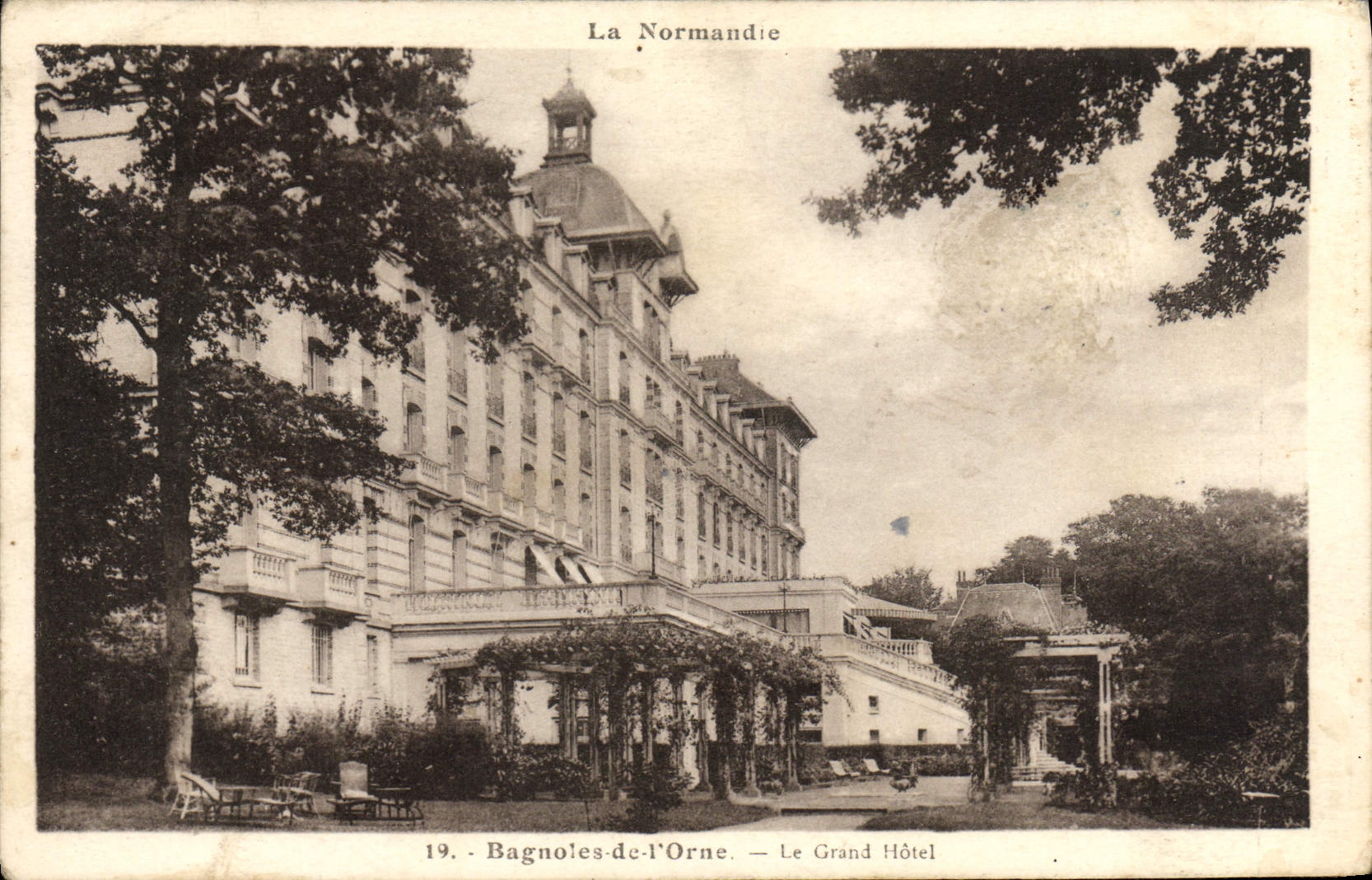 POSTAL Normandía de la VENDIMIA Bagnoles Orne del hotel grande