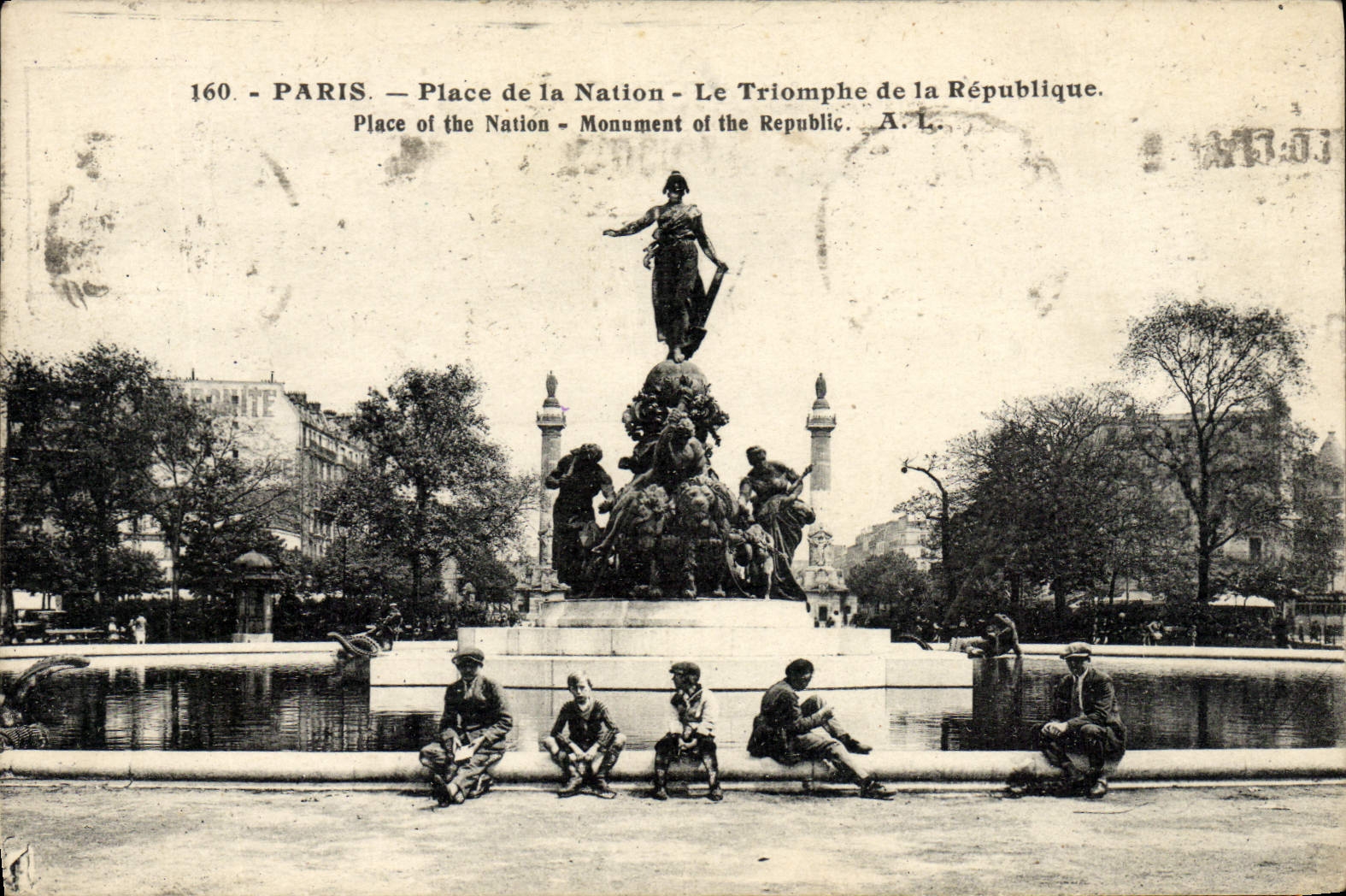 CPA Paris Place De La Nation Le Triomphe De La Republique Enfants