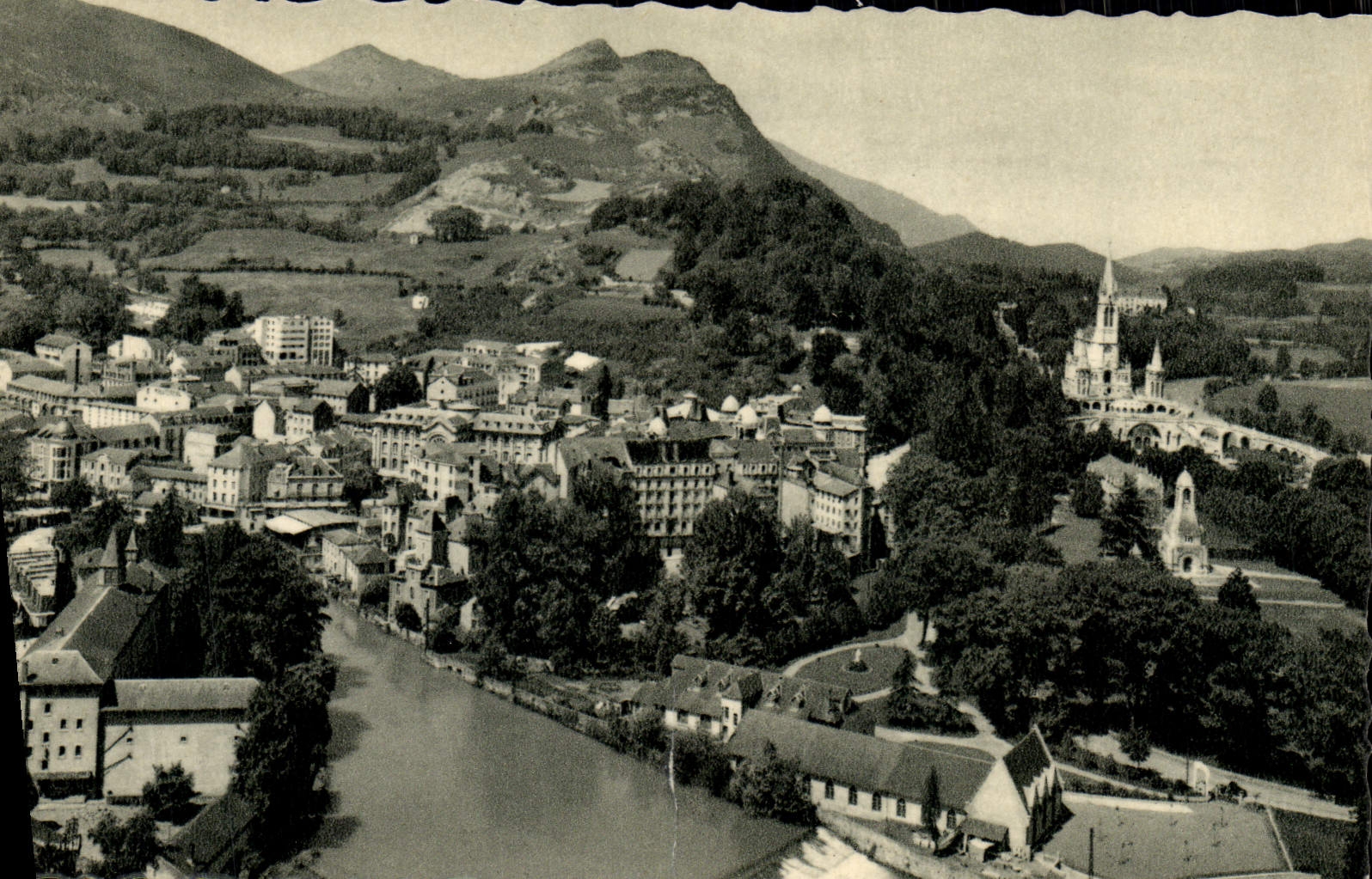 CPM Lourdes Vue Generale Prise Du Chateau Fort