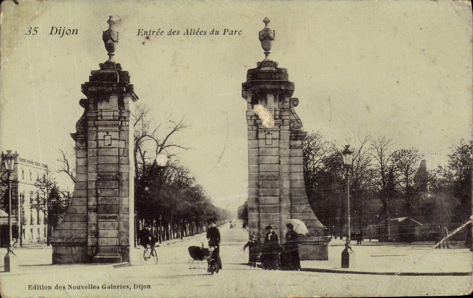 CPA Dijon Entree Des Allees Du Parc