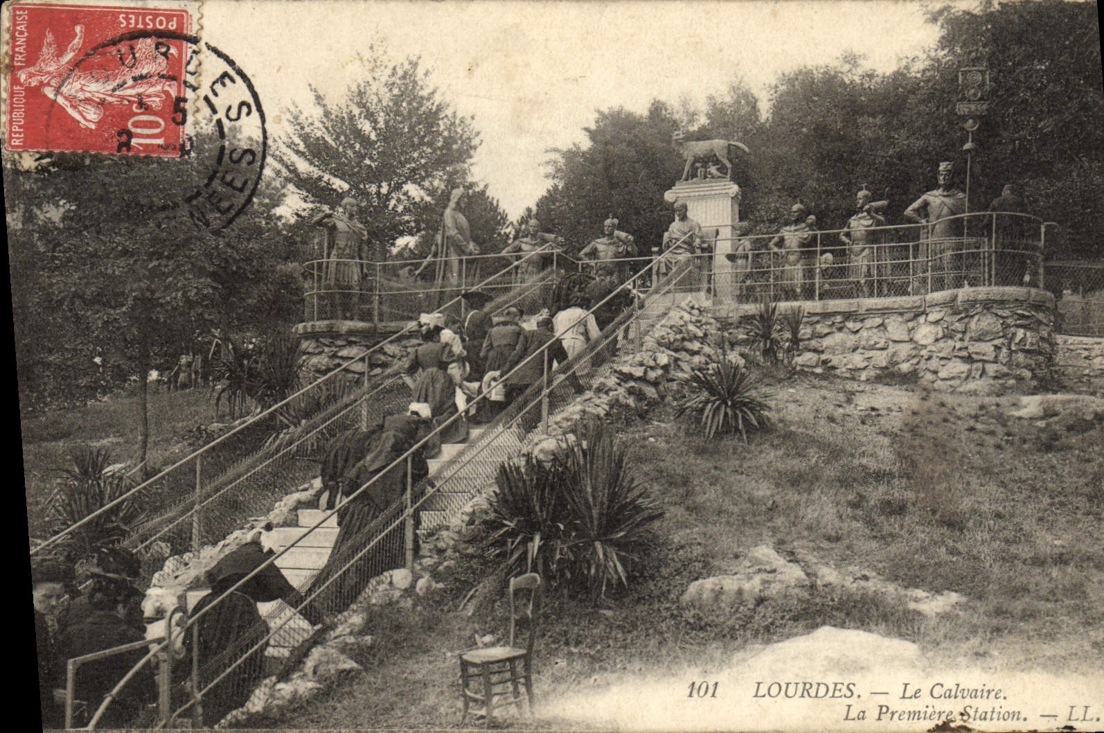 CPA Lourdes Le Calvaire La Premiere Station